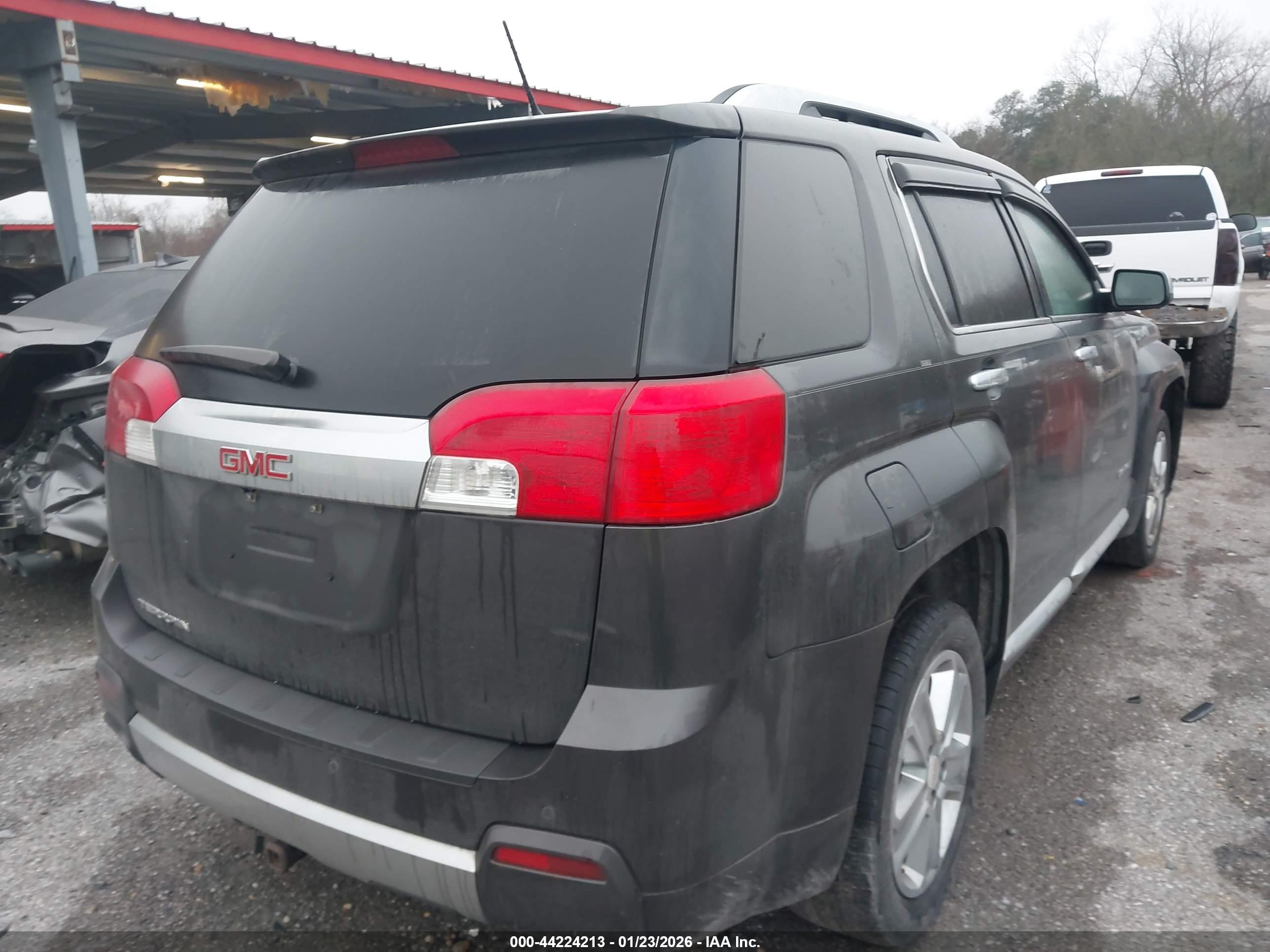 GMC TERRAIN image 4