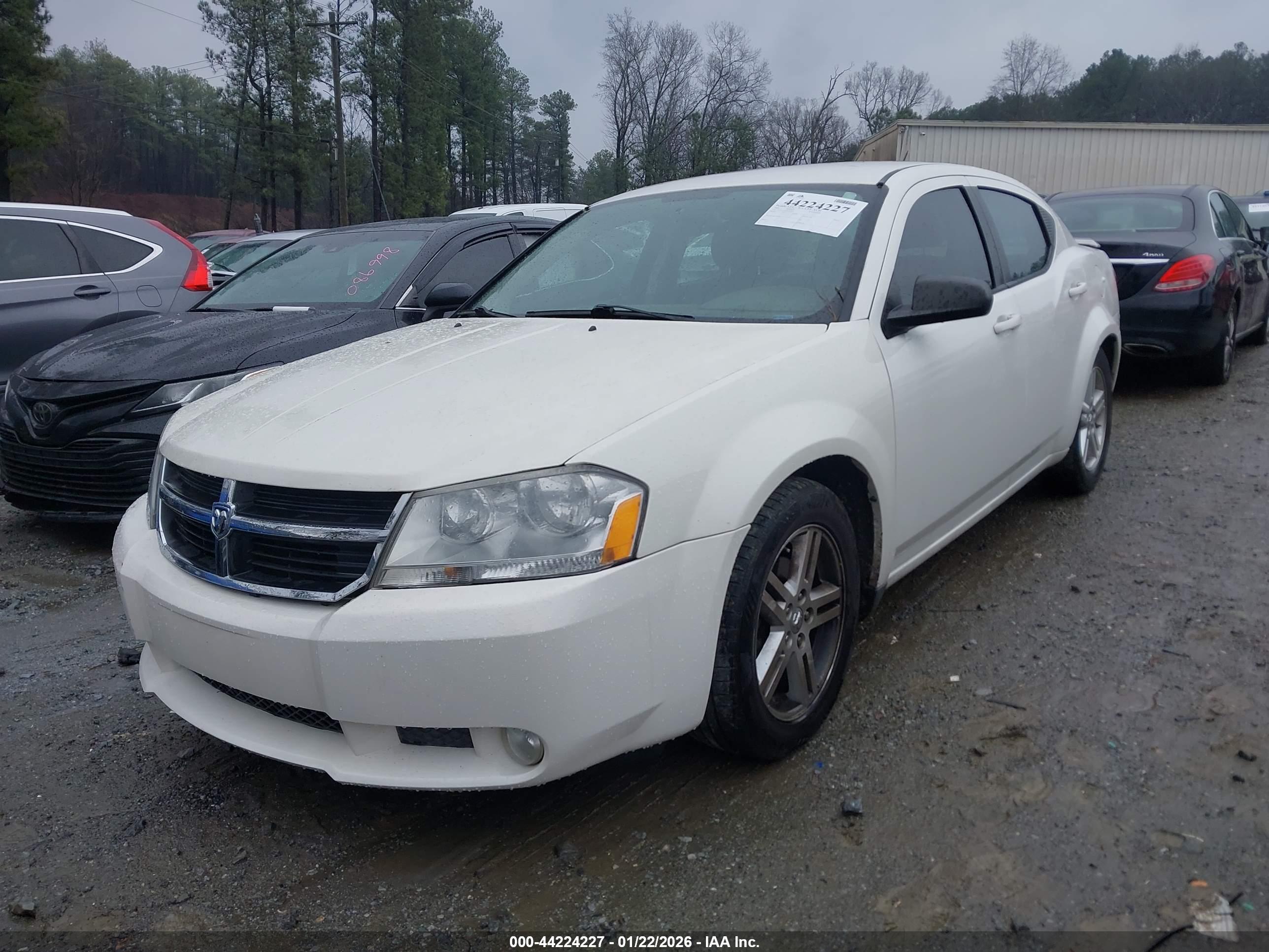 DODGE AVENGER image 2