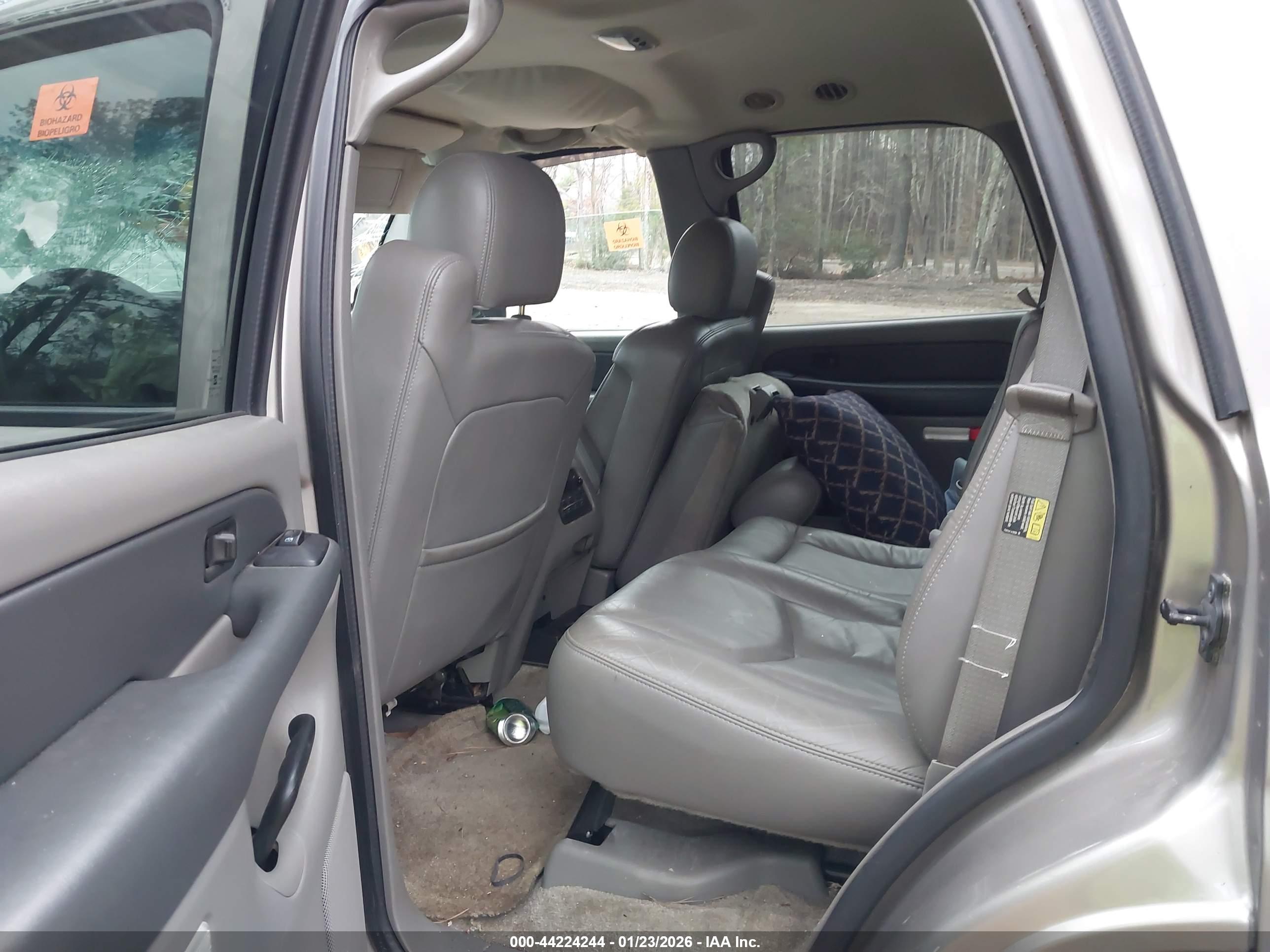 GMC YUKON image 8