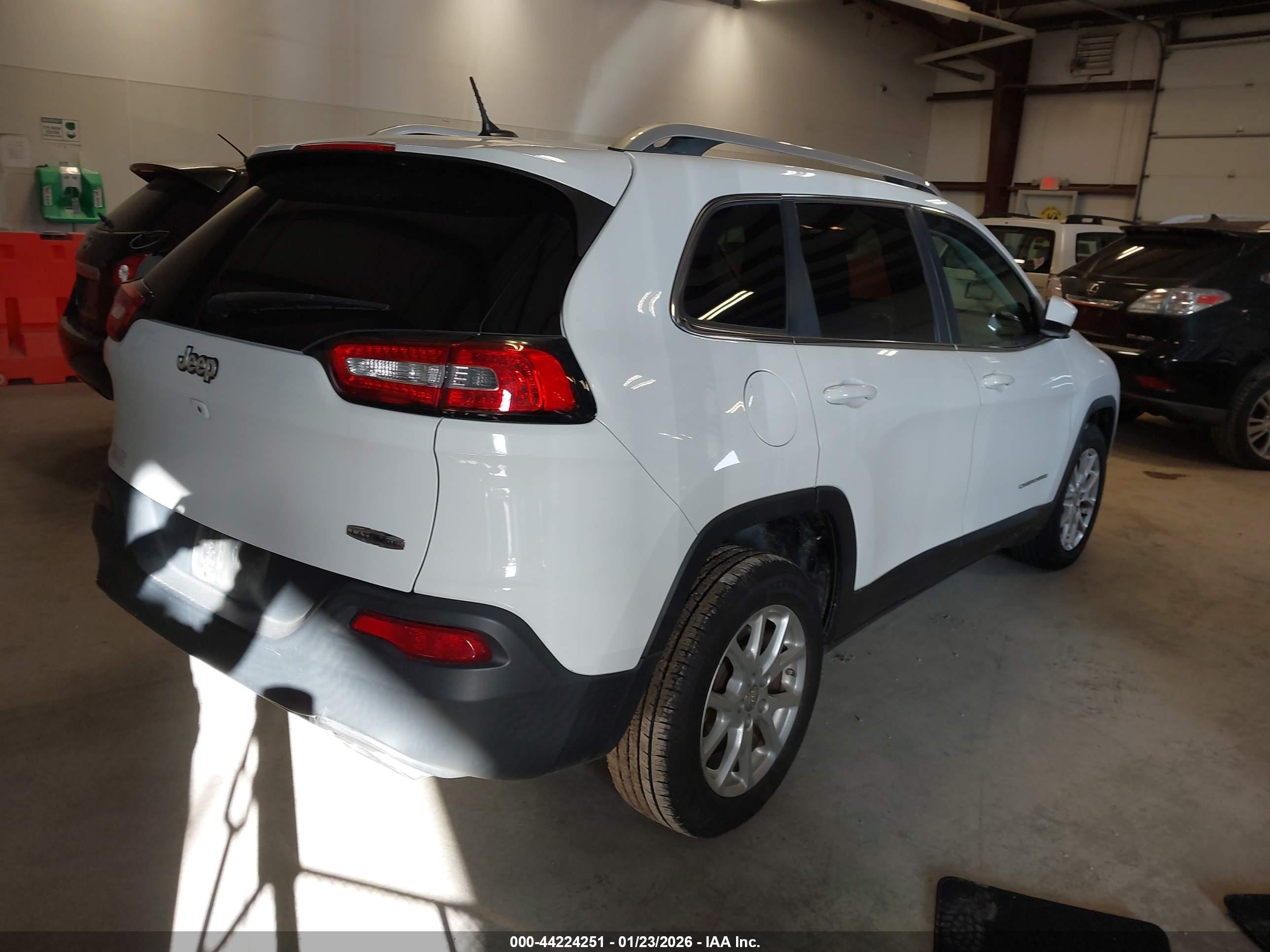 JEEP CHEROKEE image 4