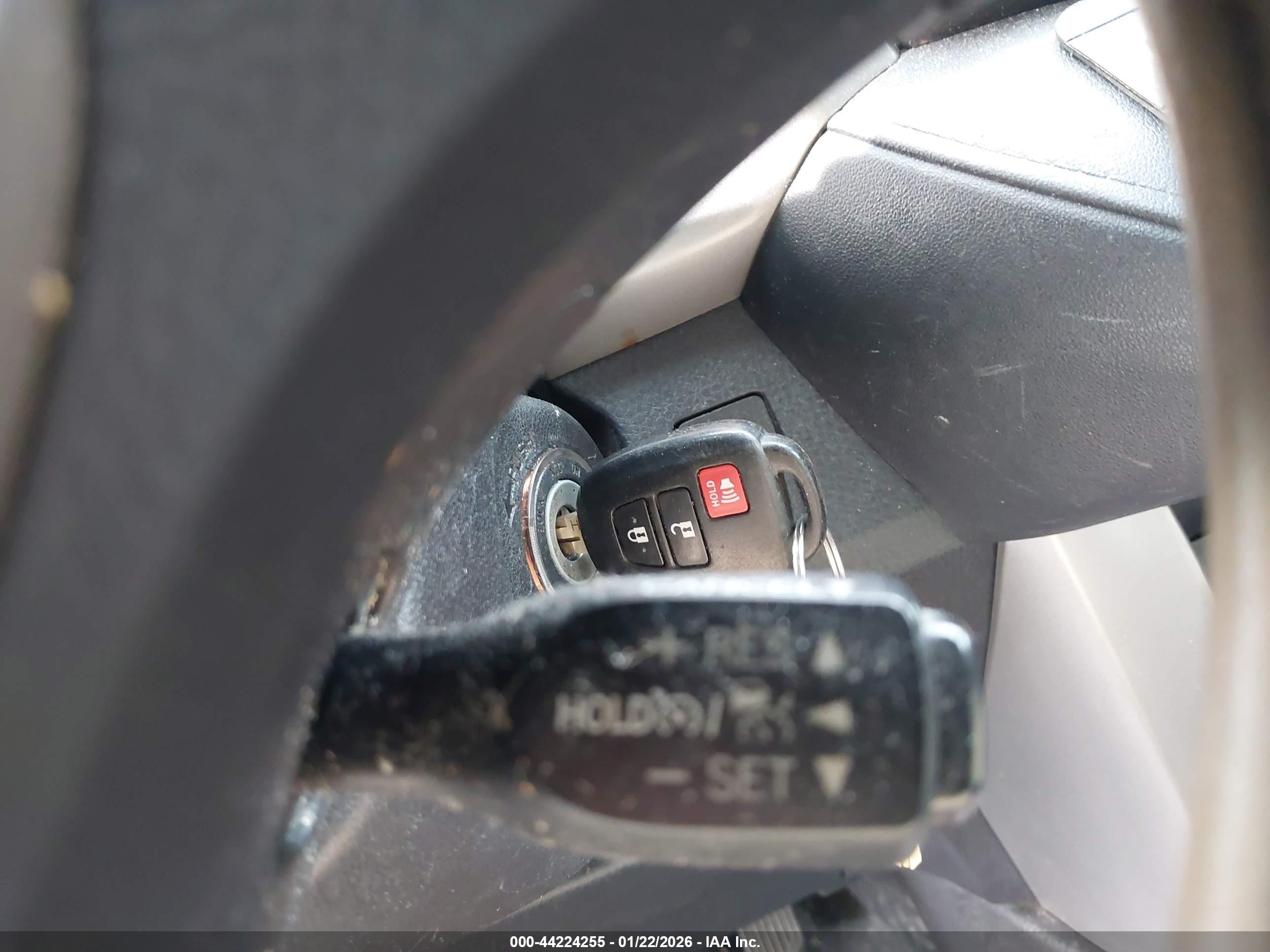 TOYOTA RAV4 image 11