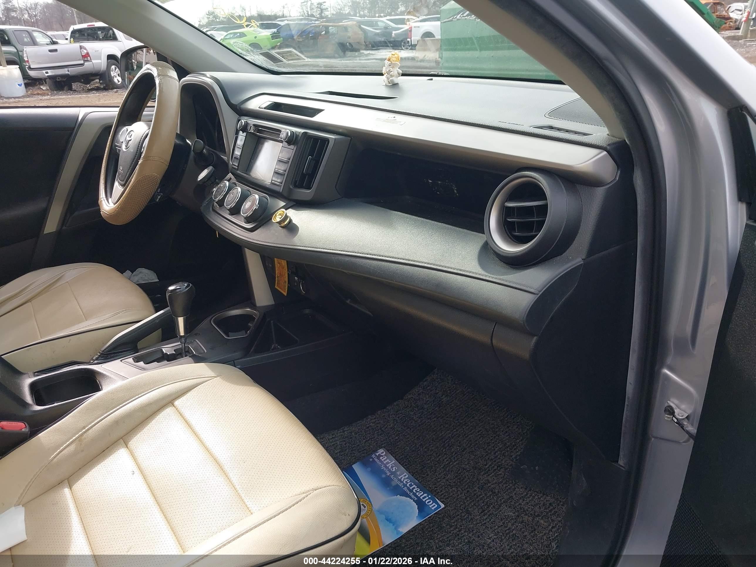 TOYOTA RAV4 image 5