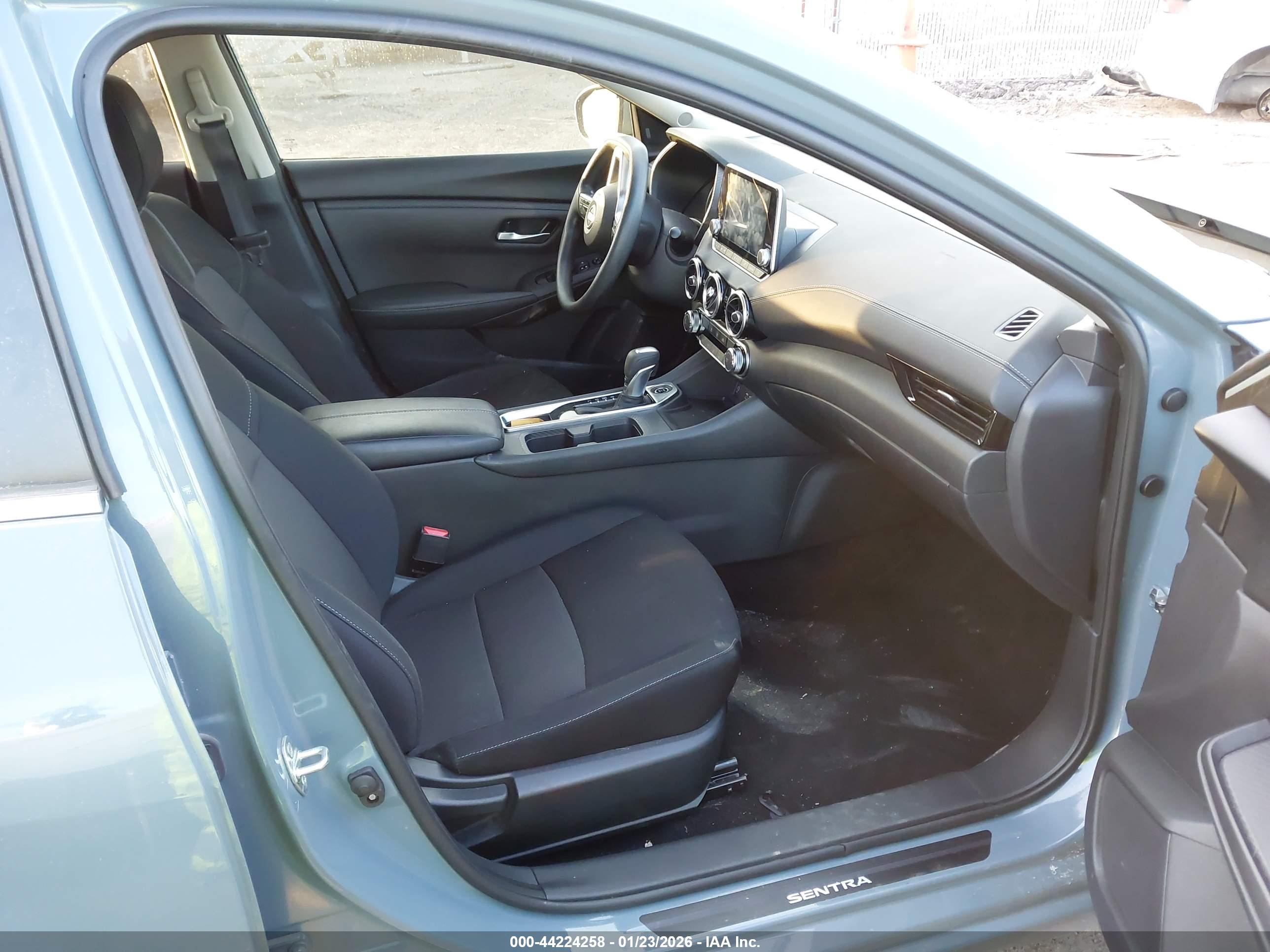 NISSAN SENTRA image 5