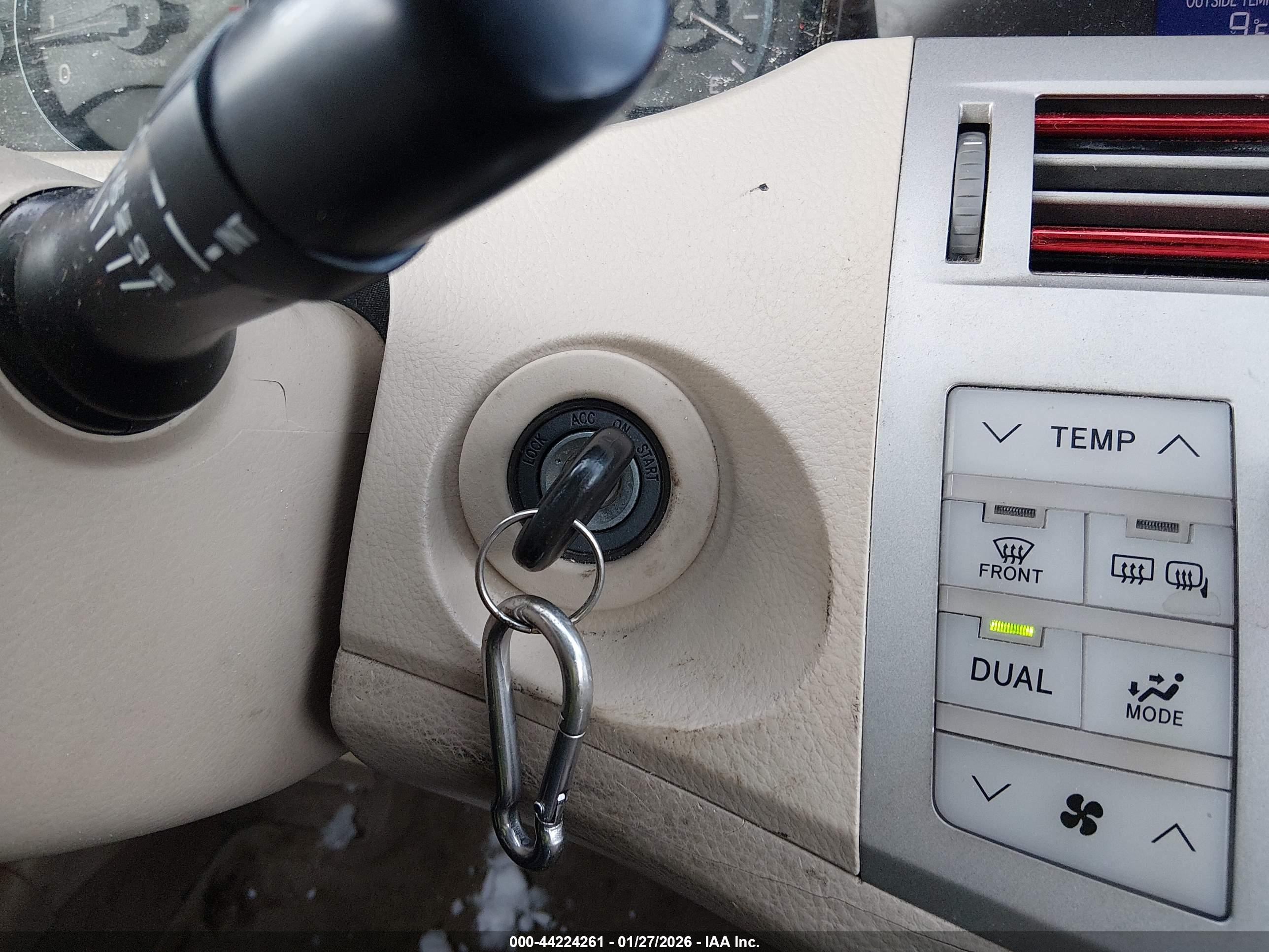 TOYOTA AVALON image 11