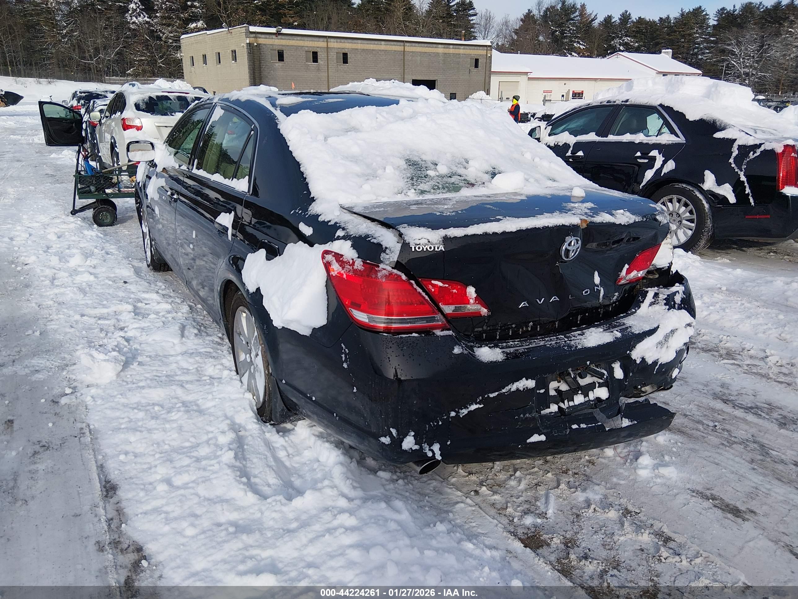 TOYOTA AVALON image 3