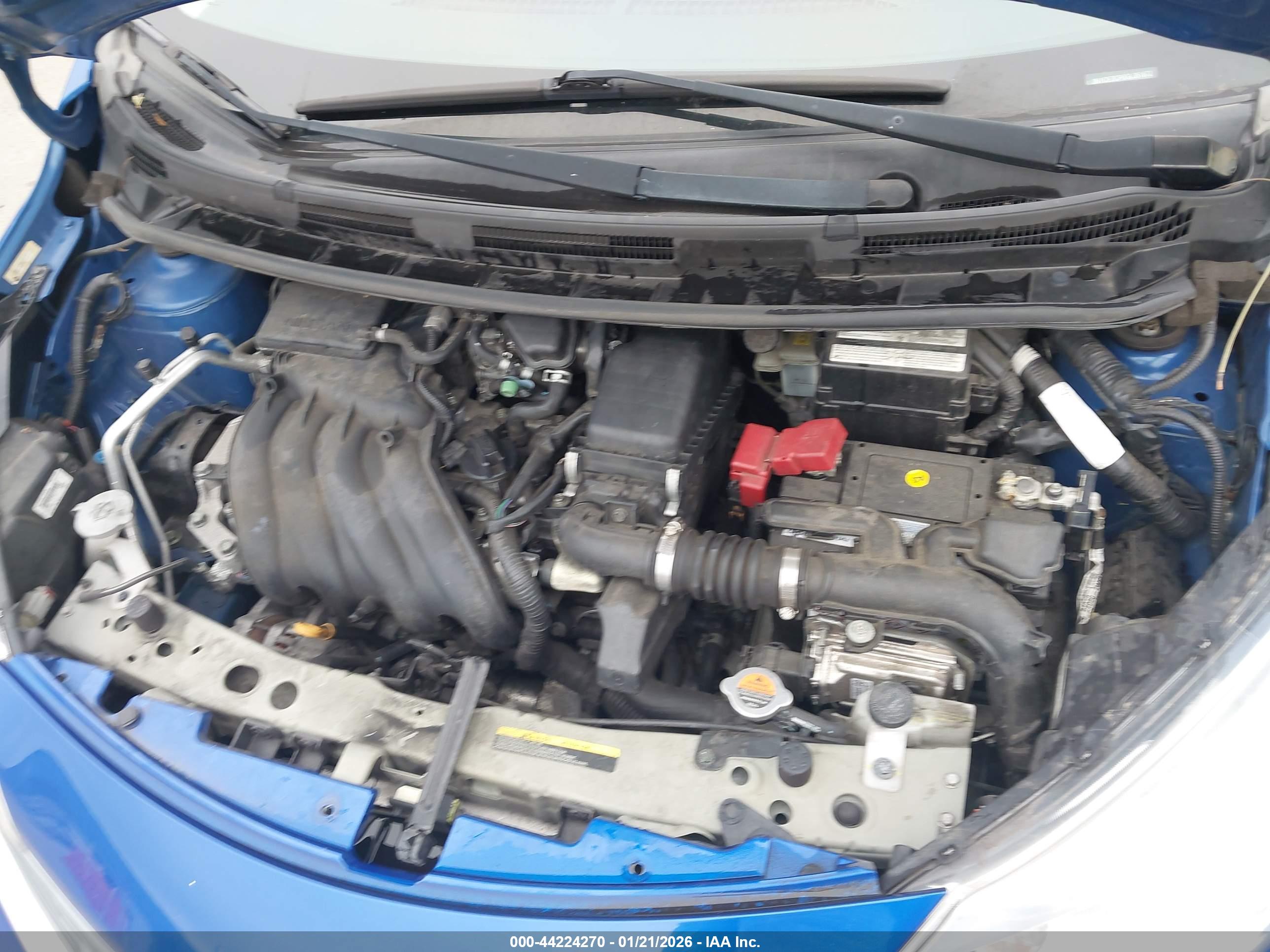 NISSAN VERSA image 10