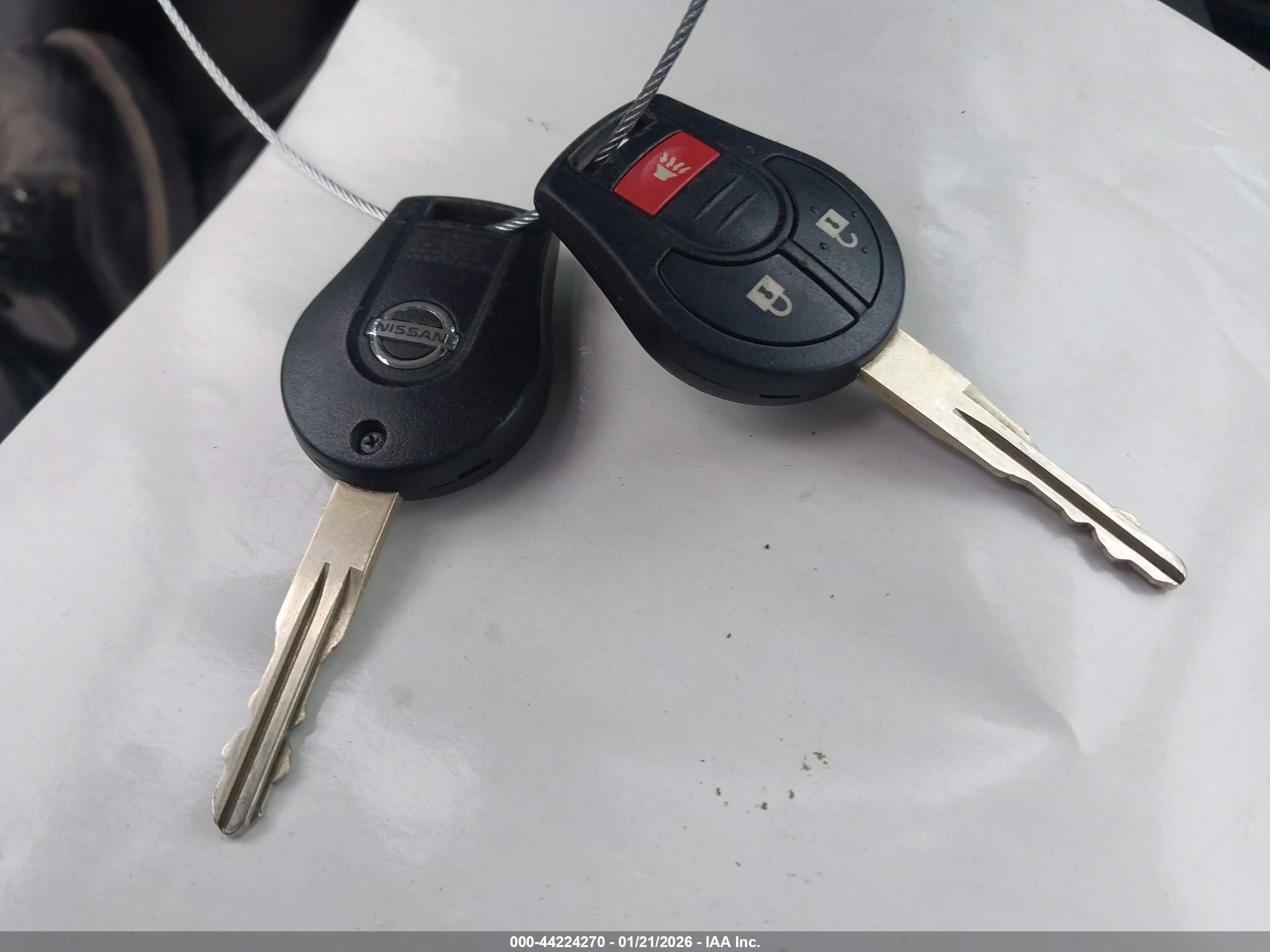NISSAN VERSA image 11