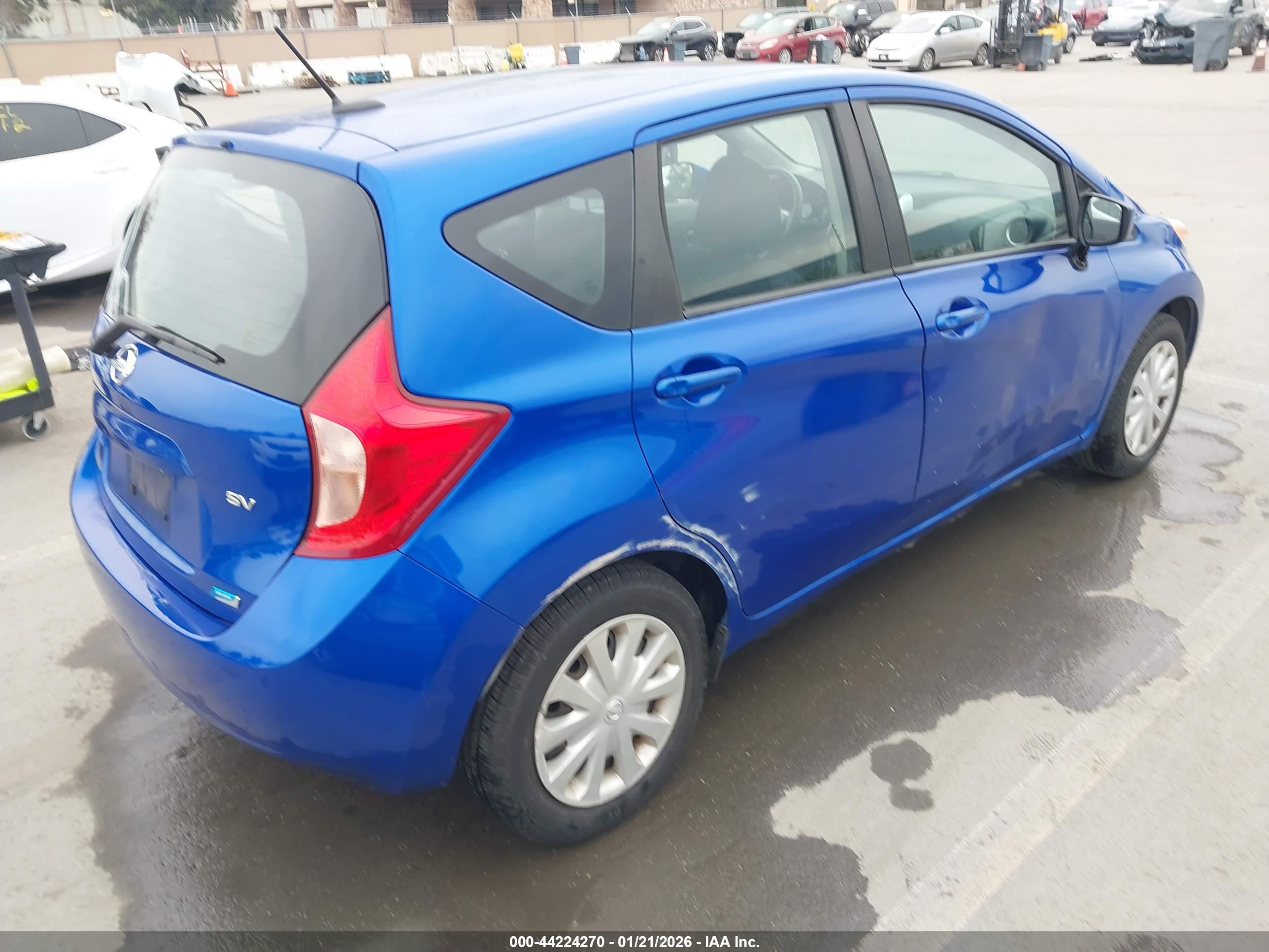 NISSAN VERSA image 4