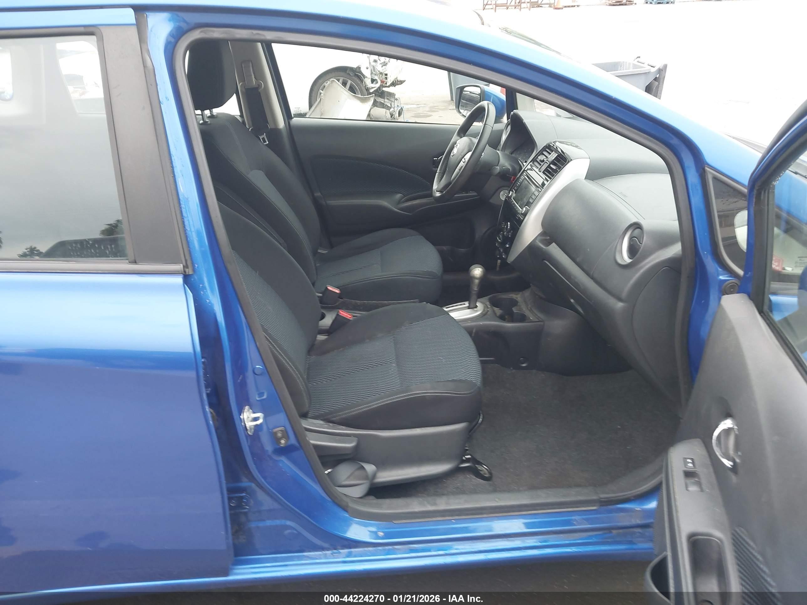 NISSAN VERSA image 5
