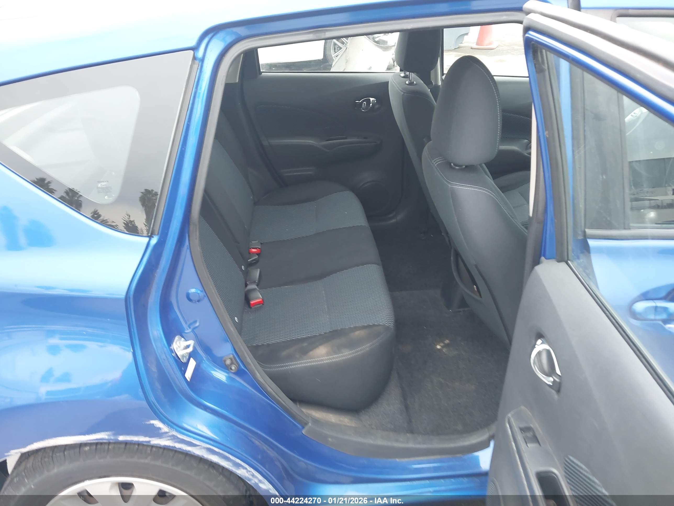 NISSAN VERSA image 8