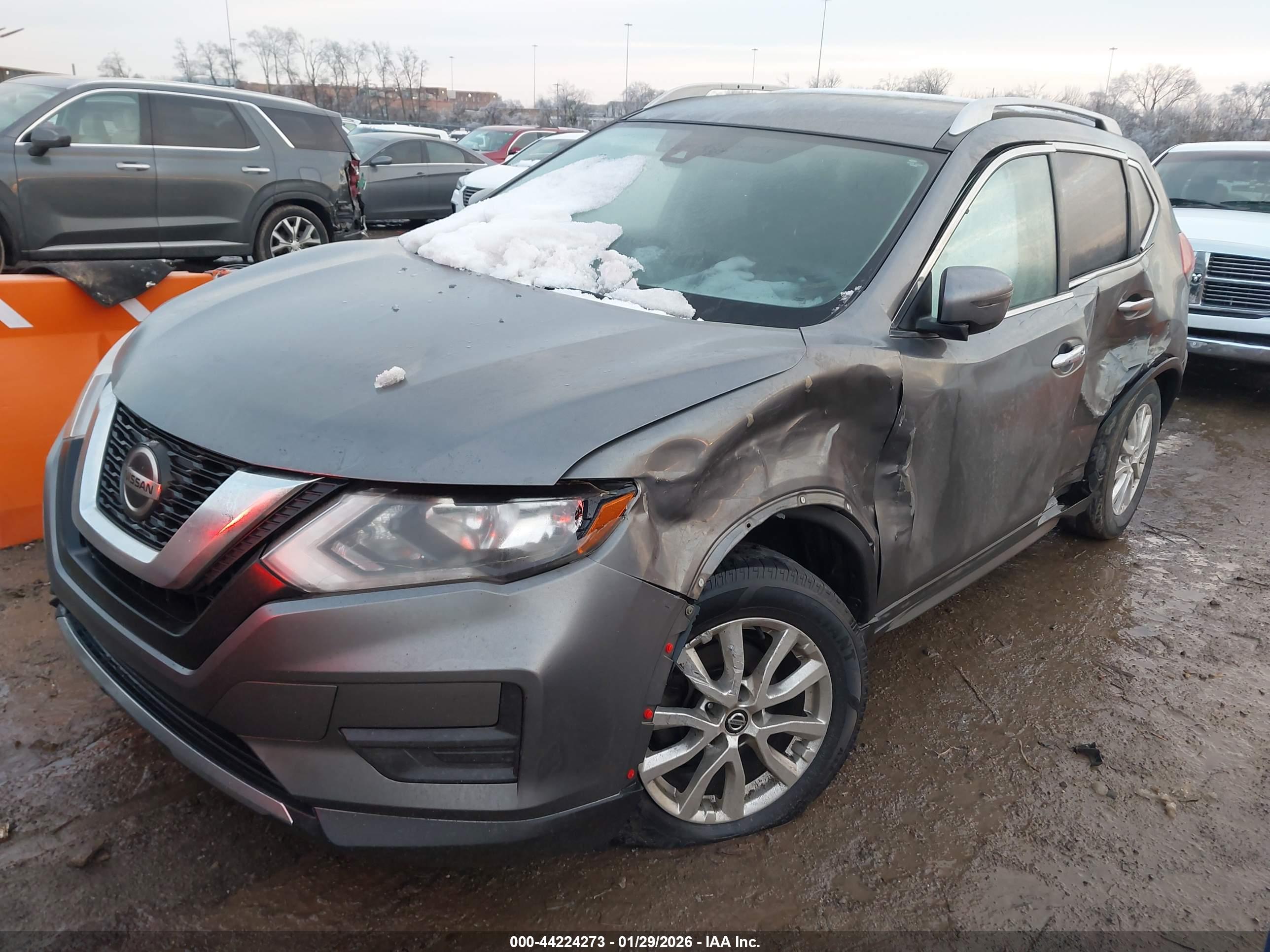 NISSAN ROGUE image 2