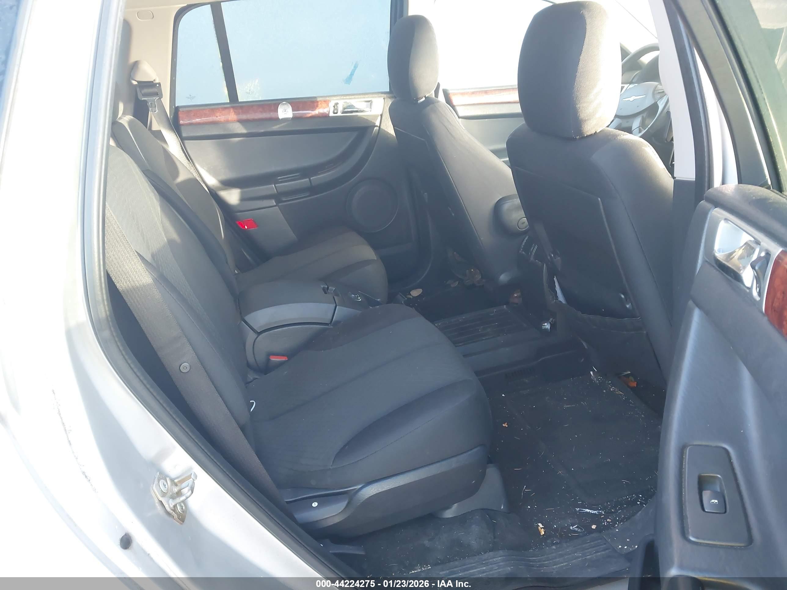 CHRYSLER PACIFICA image 8