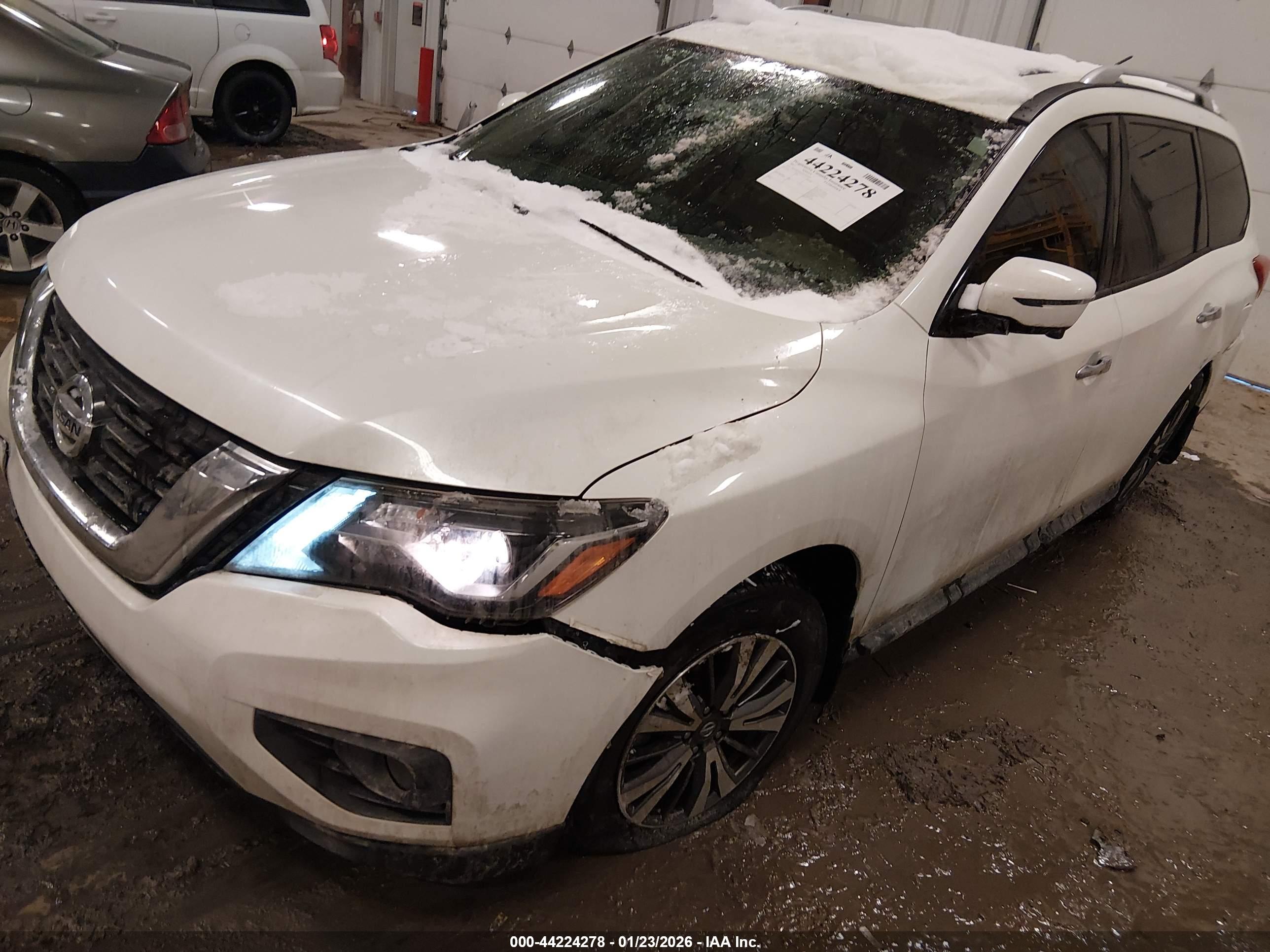 NISSAN PATHFINDER image 2