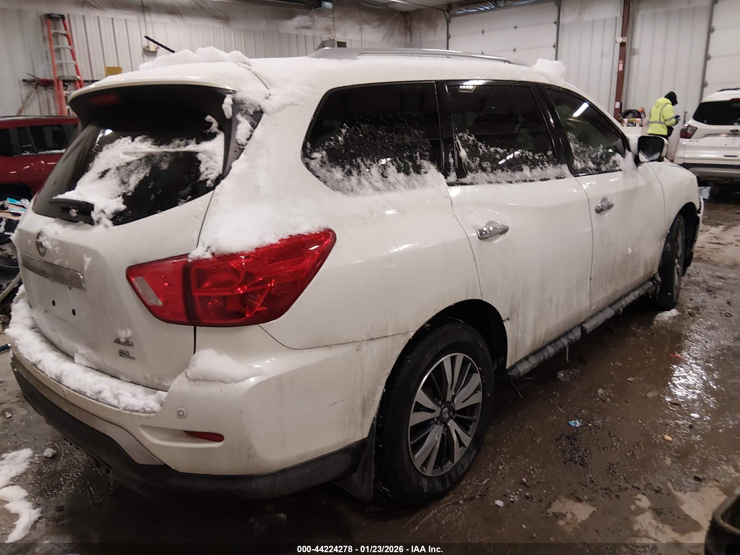 NISSAN PATHFINDER image 4