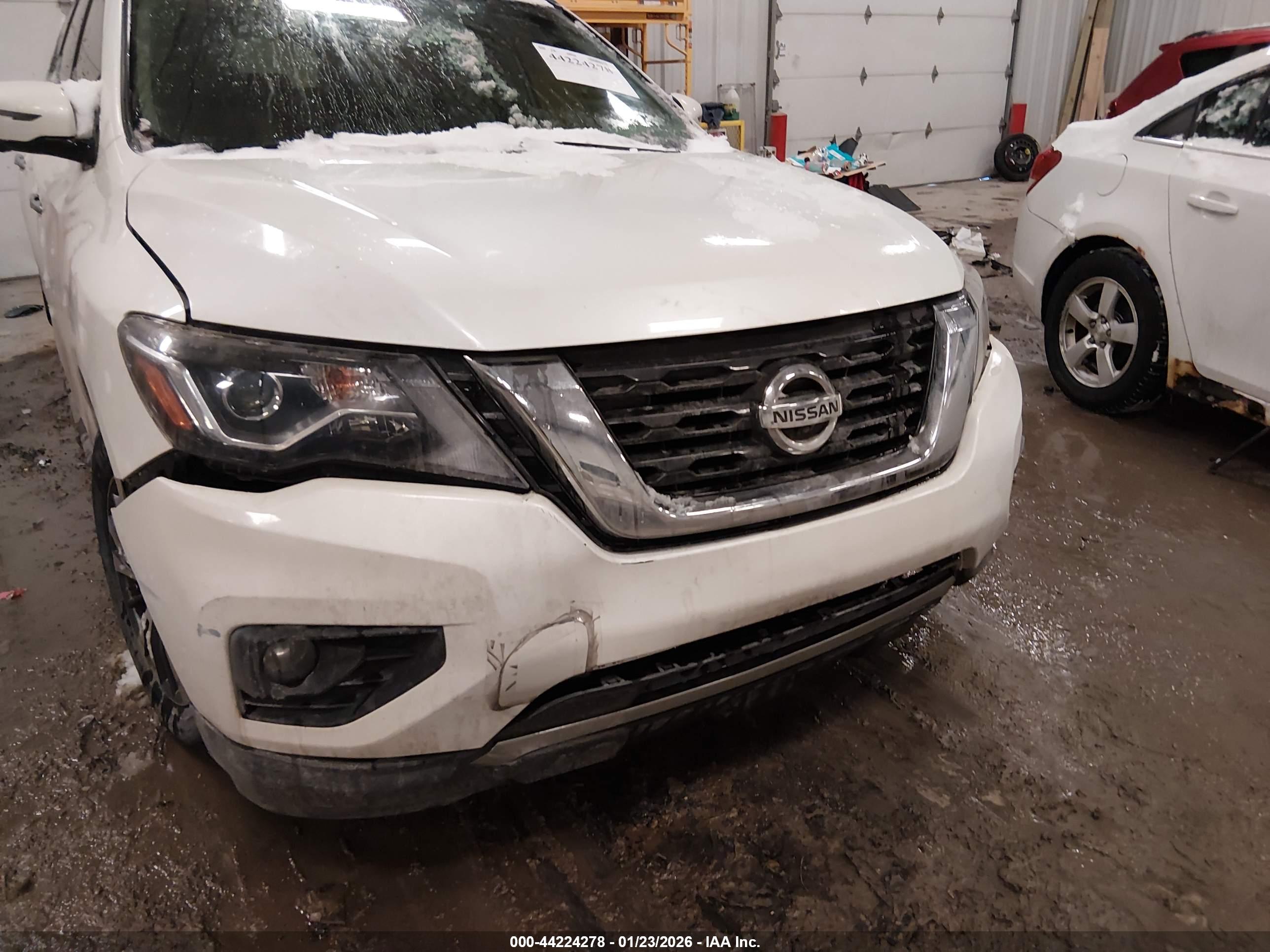 NISSAN PATHFINDER image 6