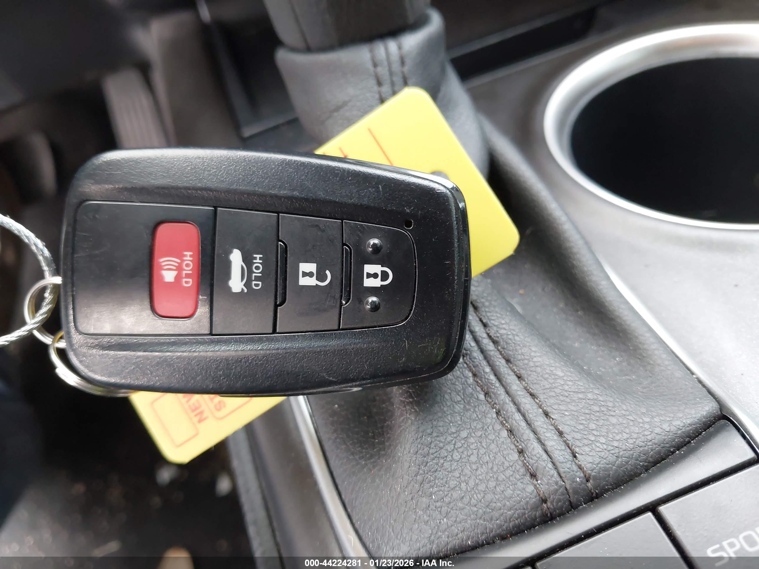 TOYOTA CAMRY image 11