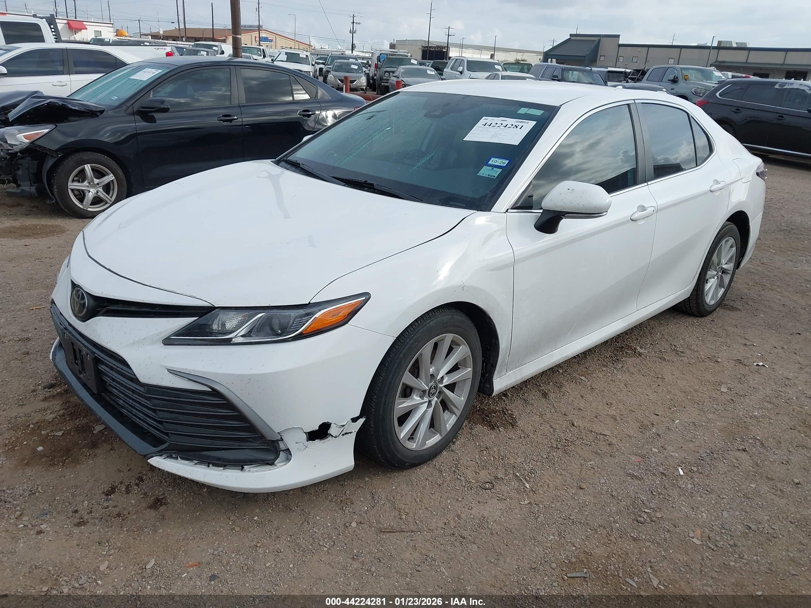 TOYOTA CAMRY image 2