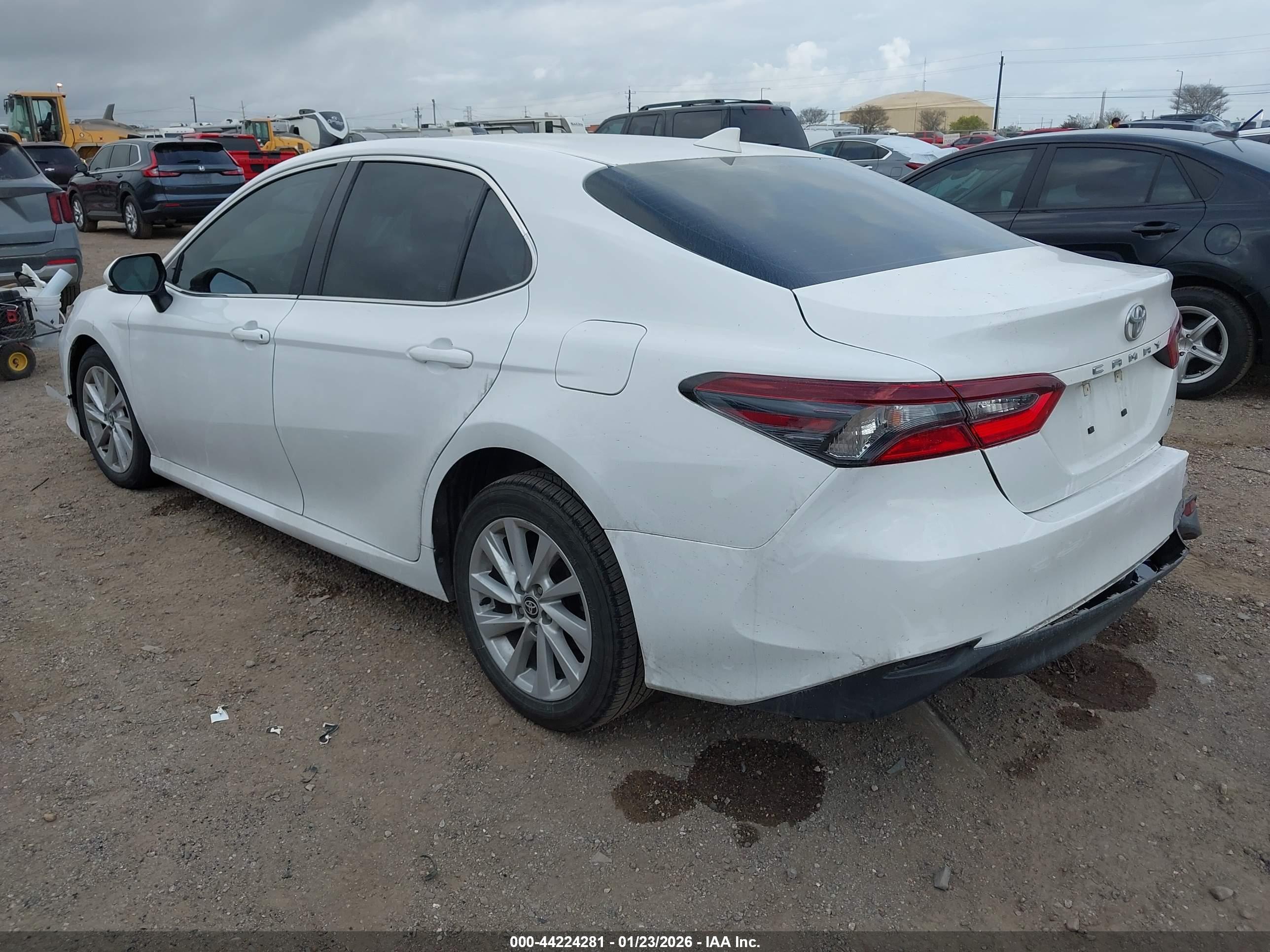 TOYOTA CAMRY image 3
