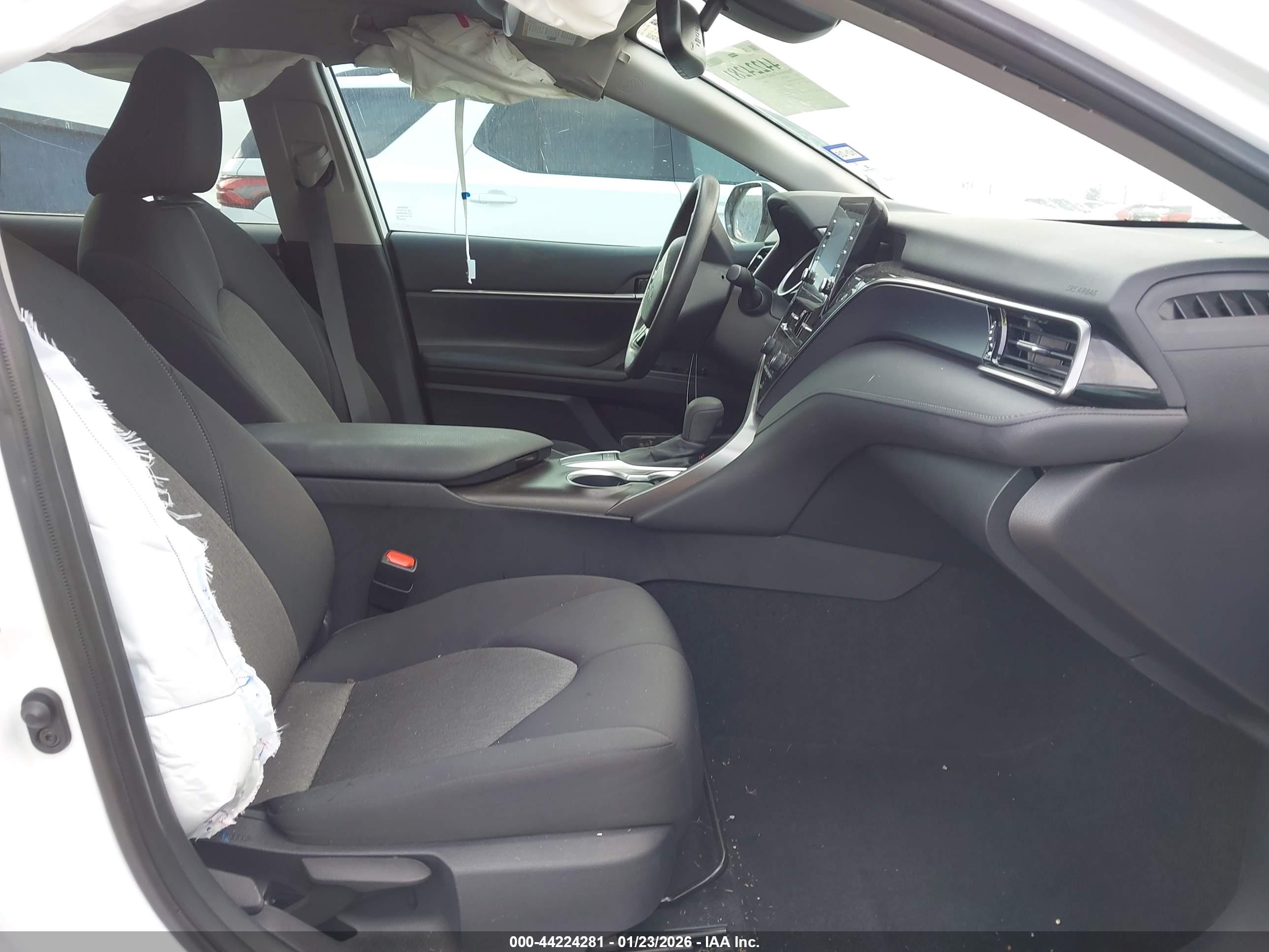 TOYOTA CAMRY image 5