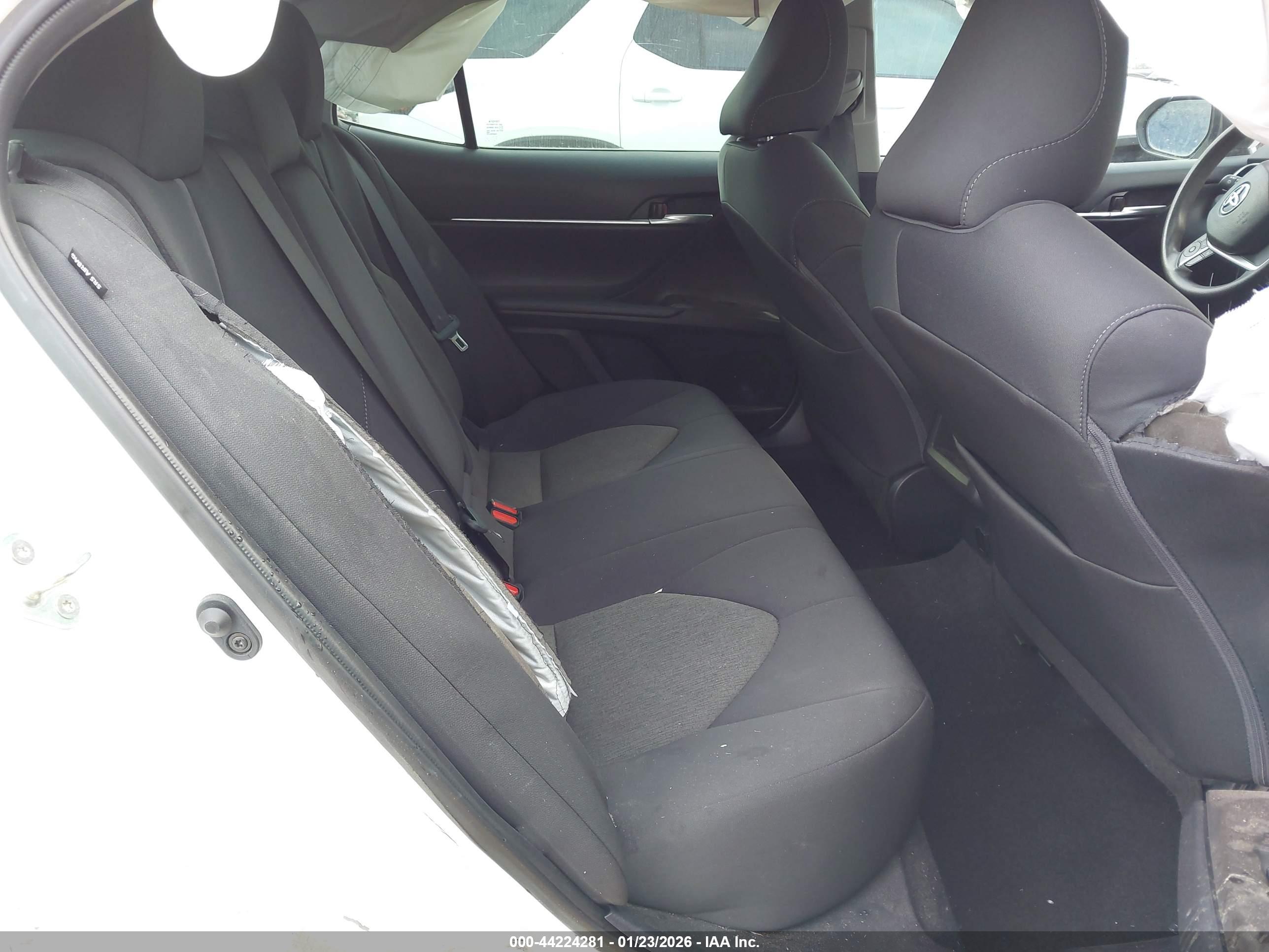 TOYOTA CAMRY image 8