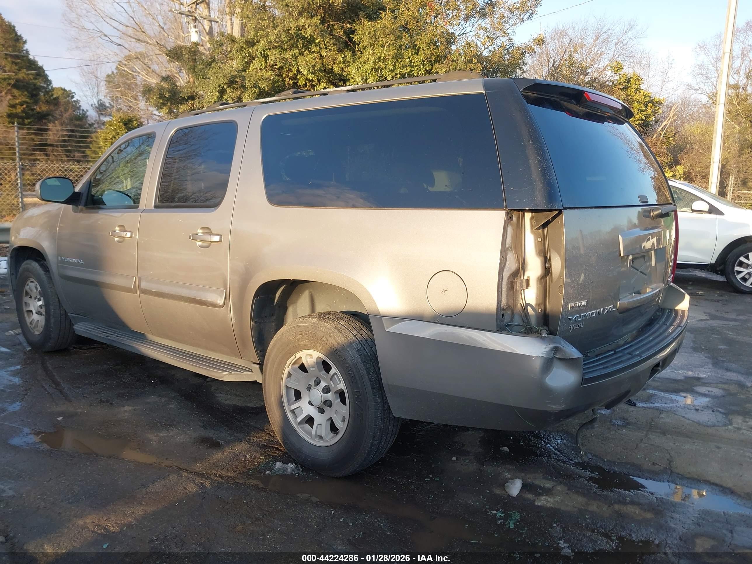 GMC YUKON image 3
