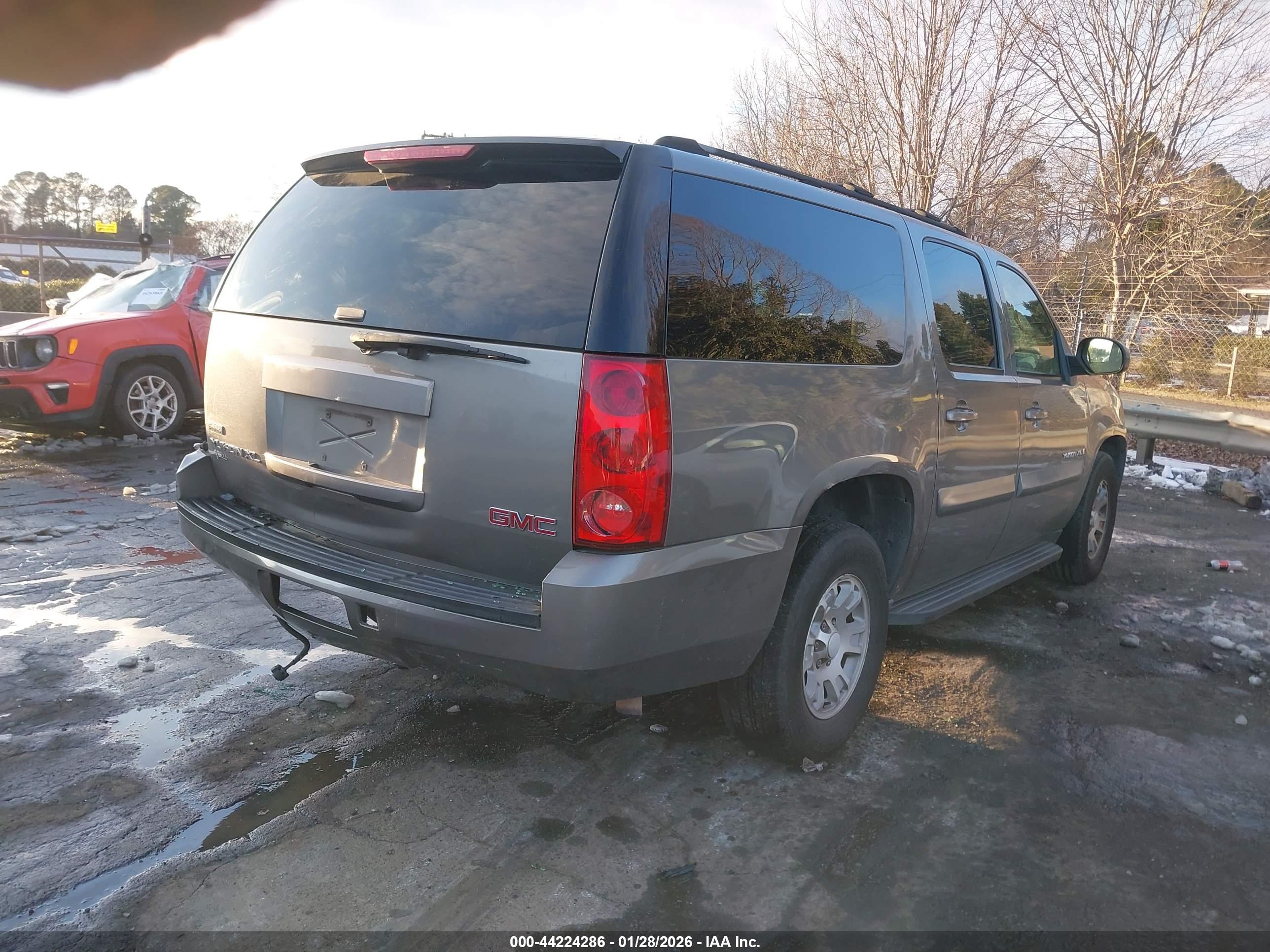 GMC YUKON image 4