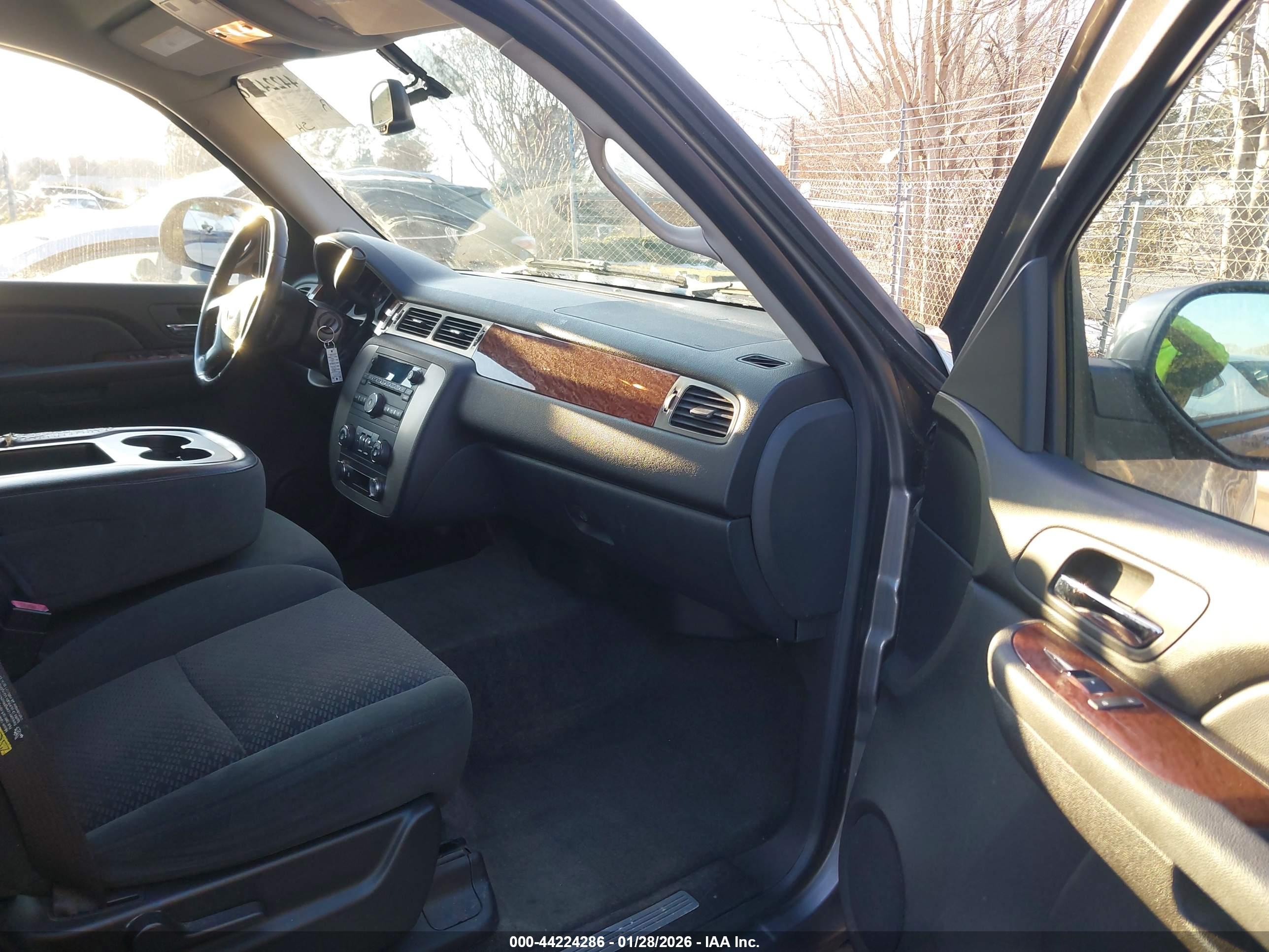 GMC YUKON image 5