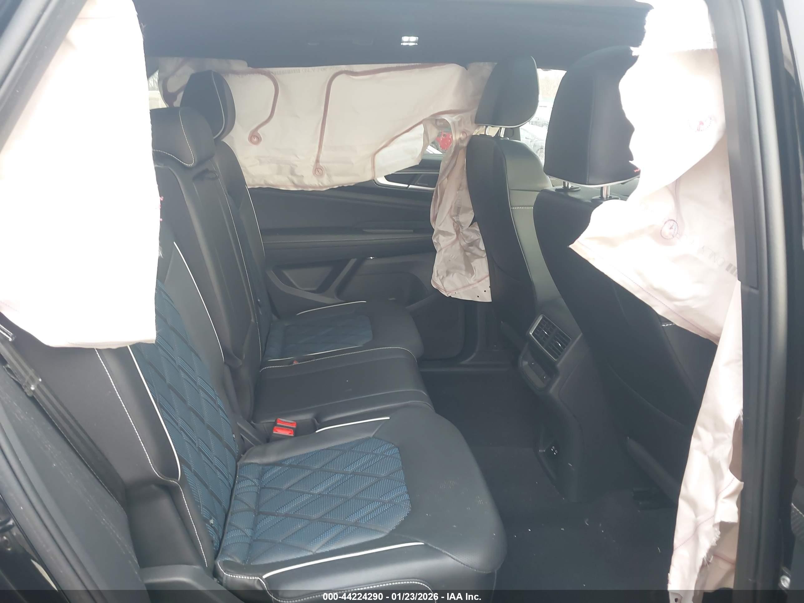 VOLKSWAGEN ATLAS image 8