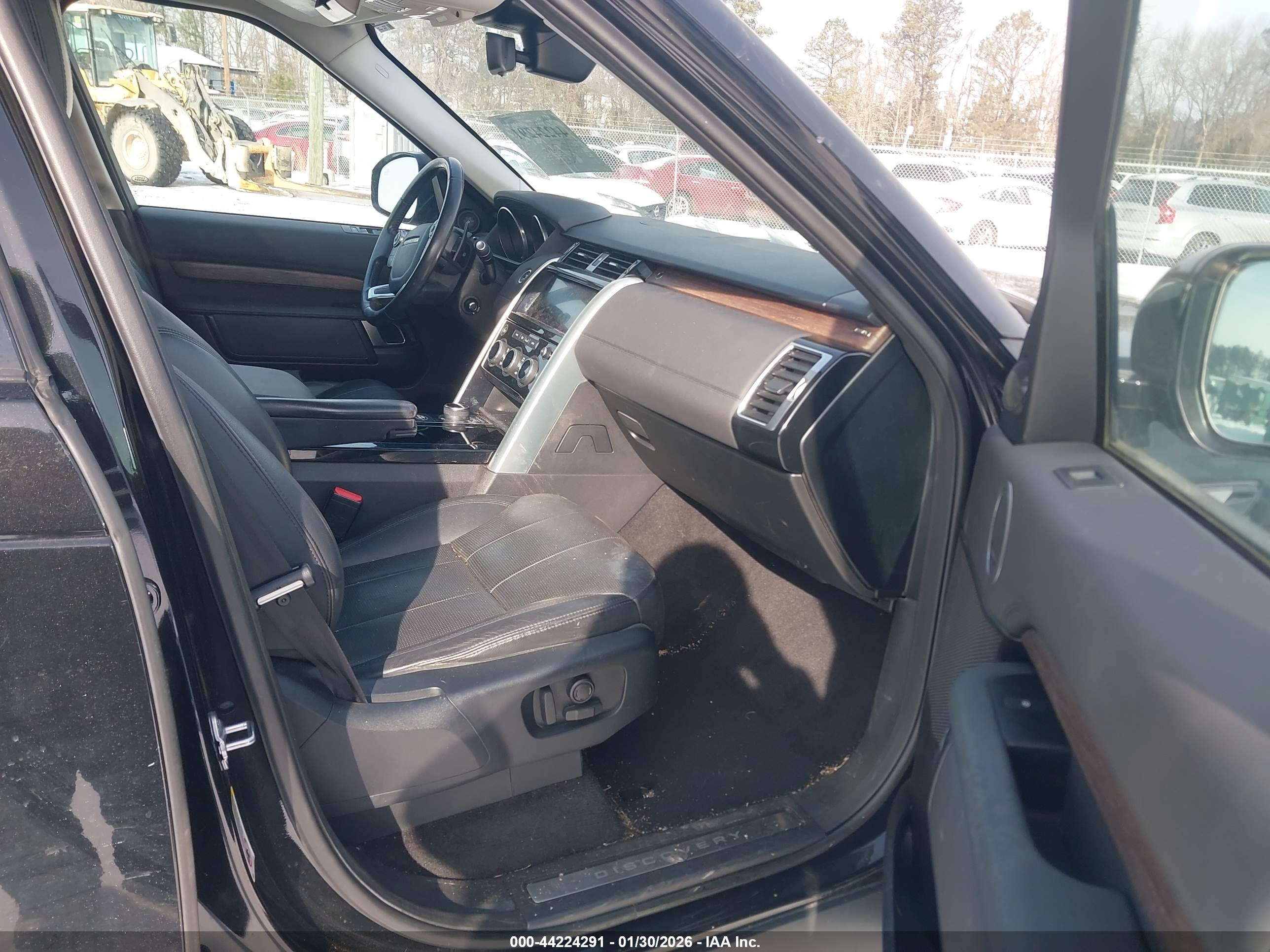 LAND ROVER image 5