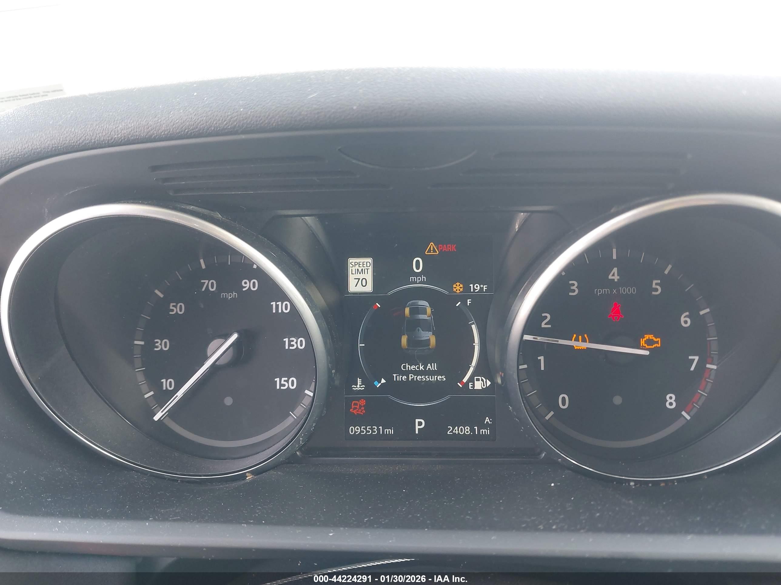 LAND ROVER image 7