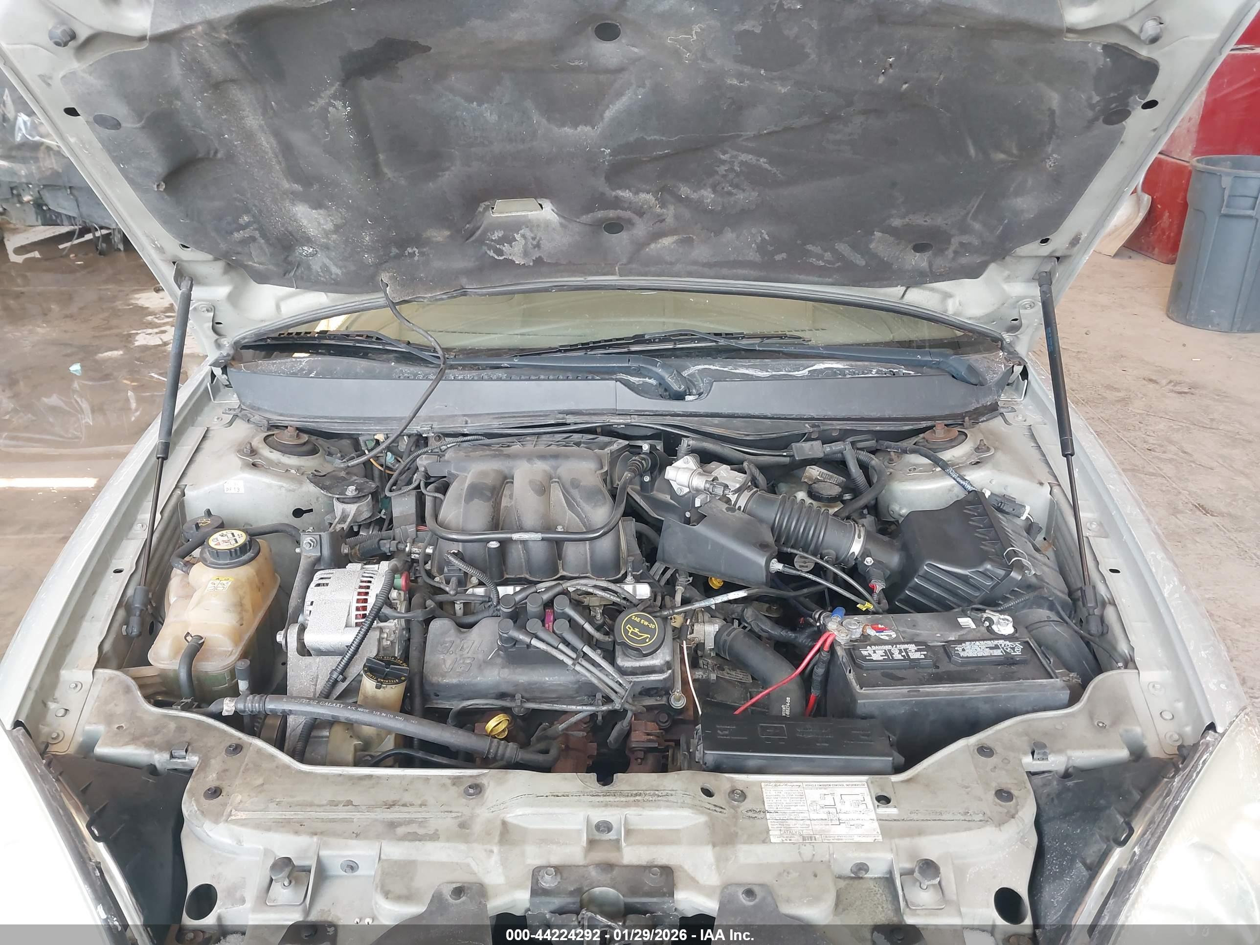 FORD TAURUS image 10