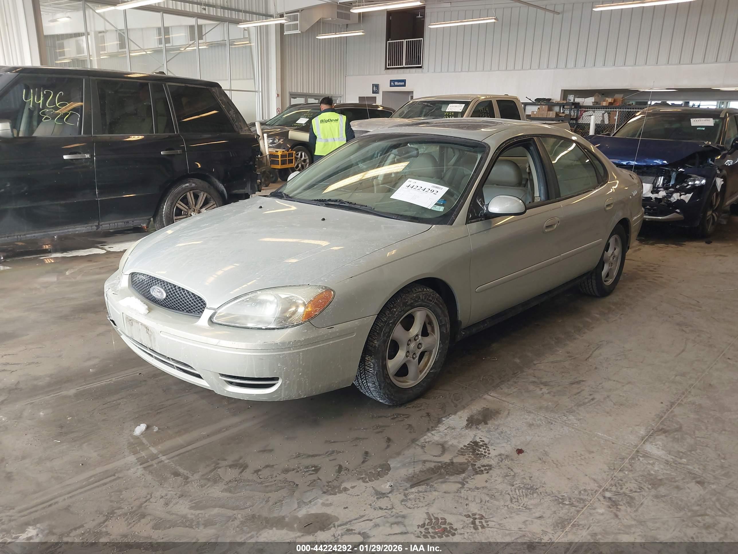 FORD TAURUS image 2