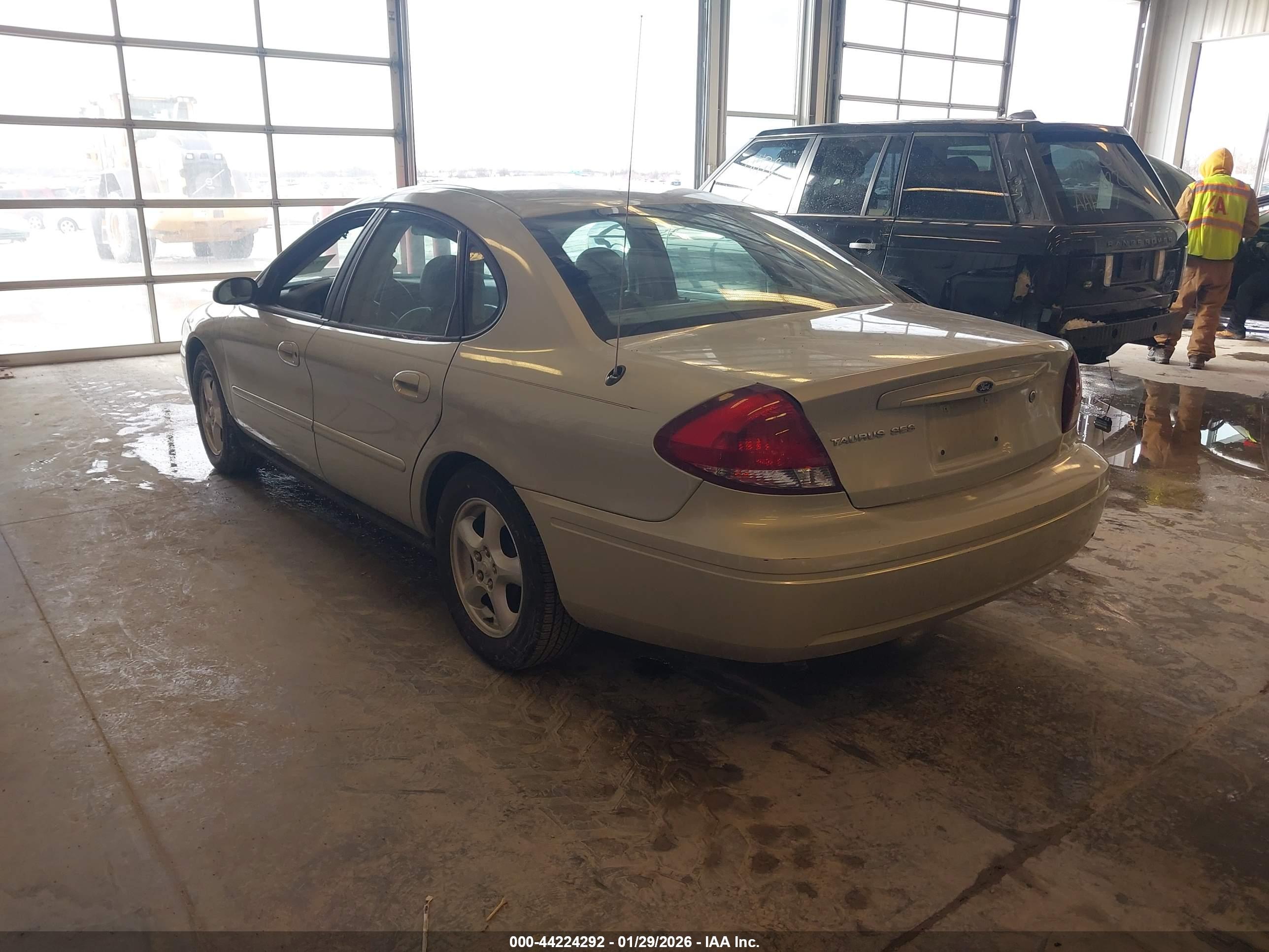 FORD TAURUS image 3