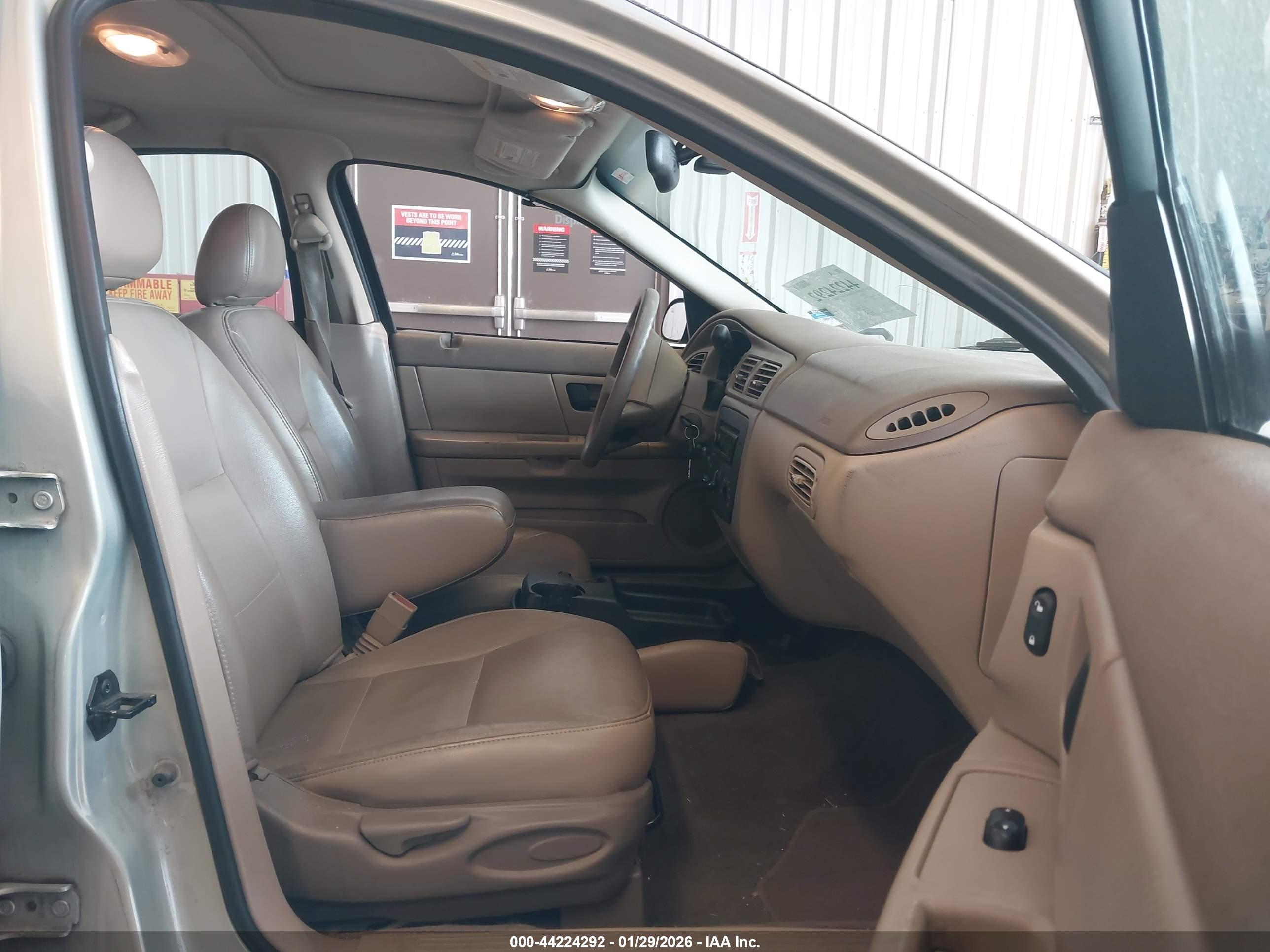 FORD TAURUS image 5