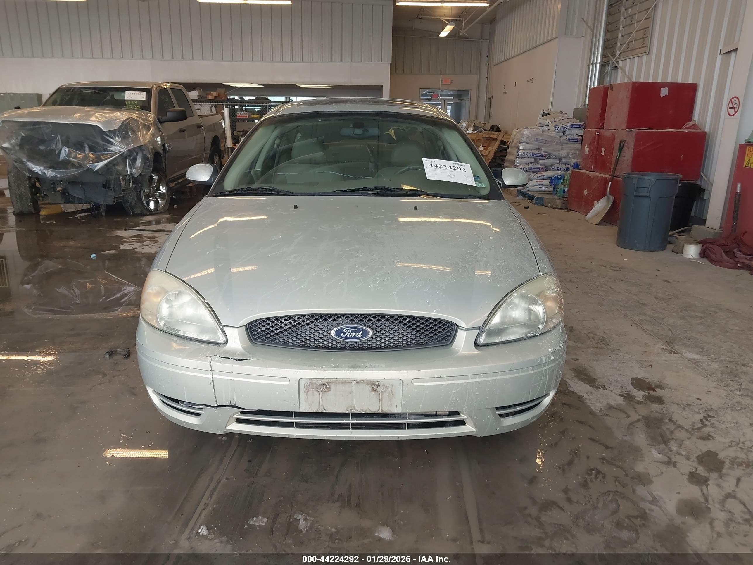 FORD TAURUS image 6