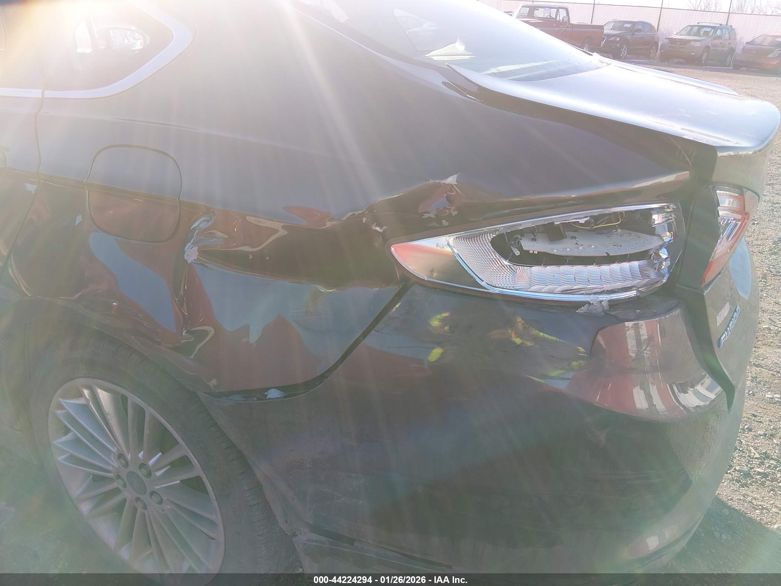 FORD FUSION image 6