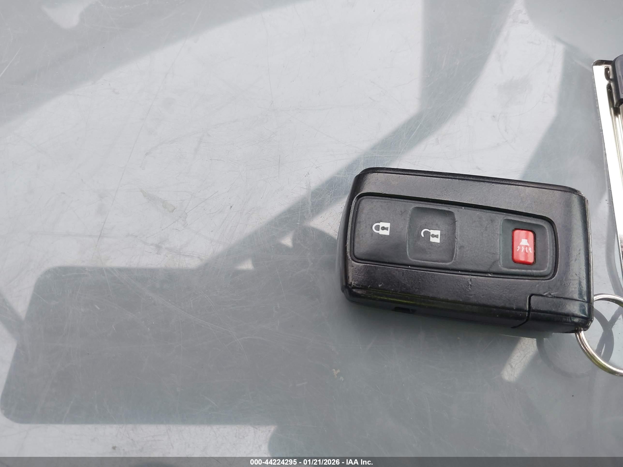 TOYOTA PRIUS image 11