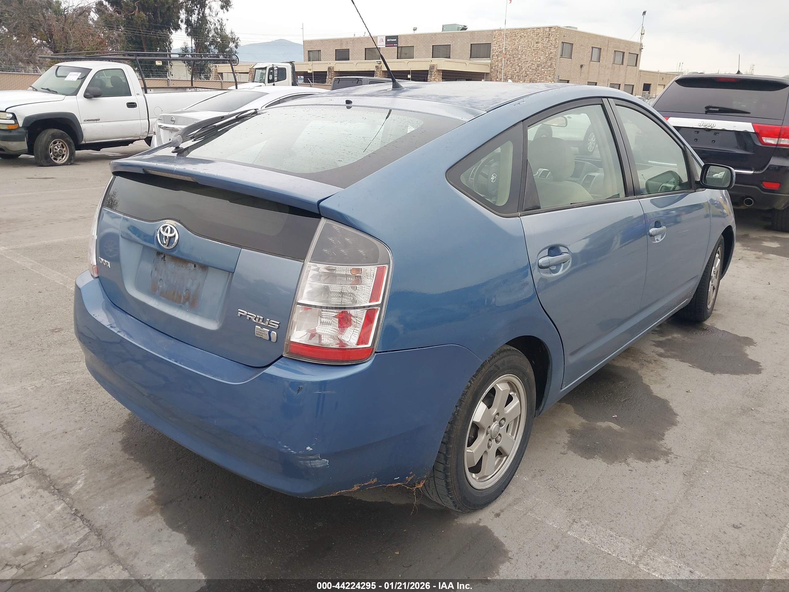 TOYOTA PRIUS image 4