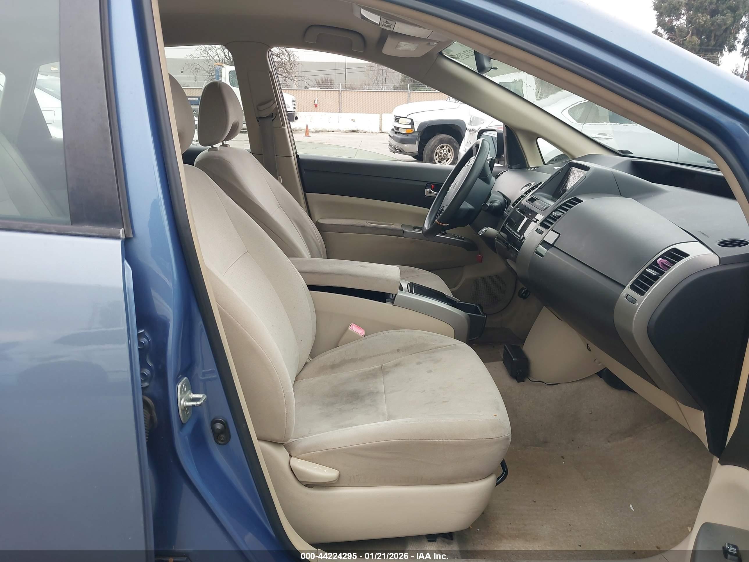 TOYOTA PRIUS image 5