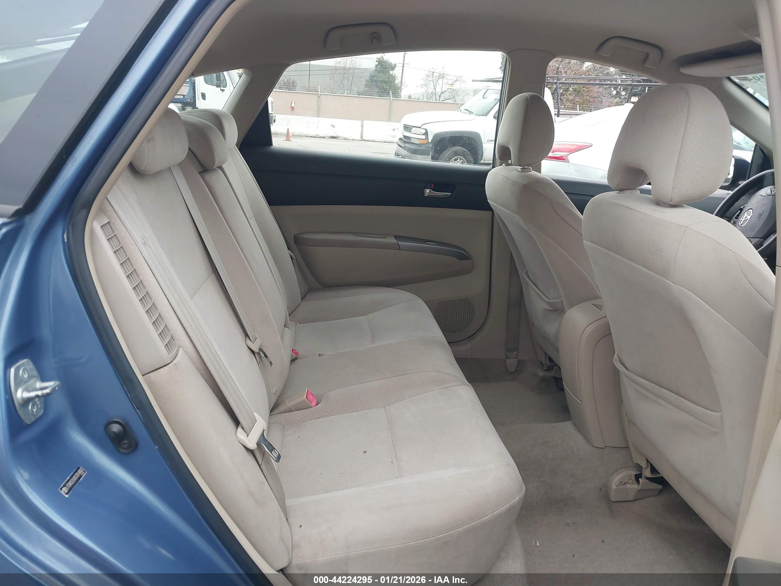 TOYOTA PRIUS image 8