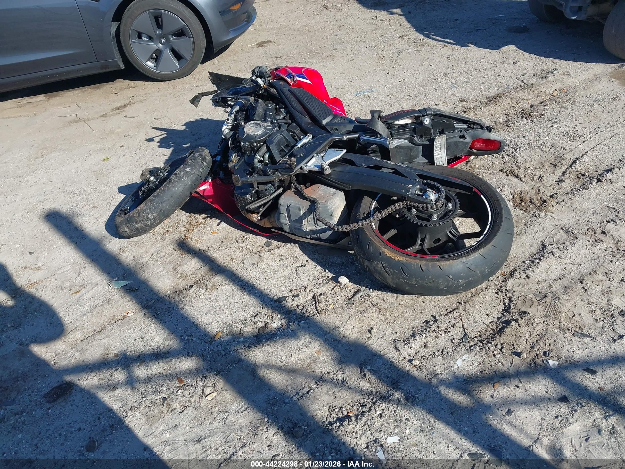 HONDA CBR650 image 3