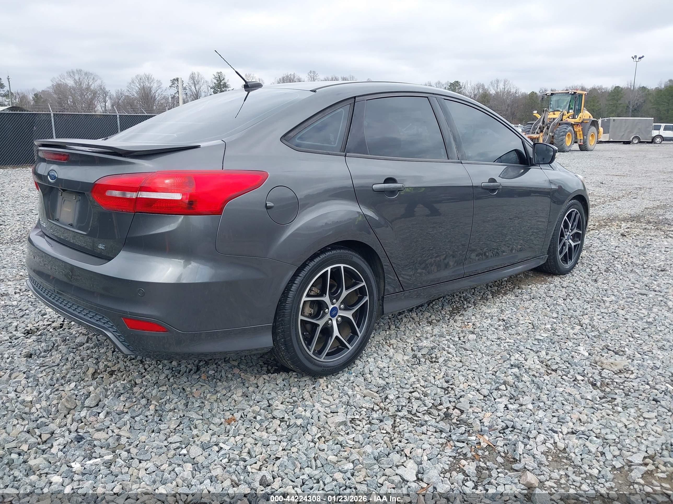 FORD FOCUS image 4