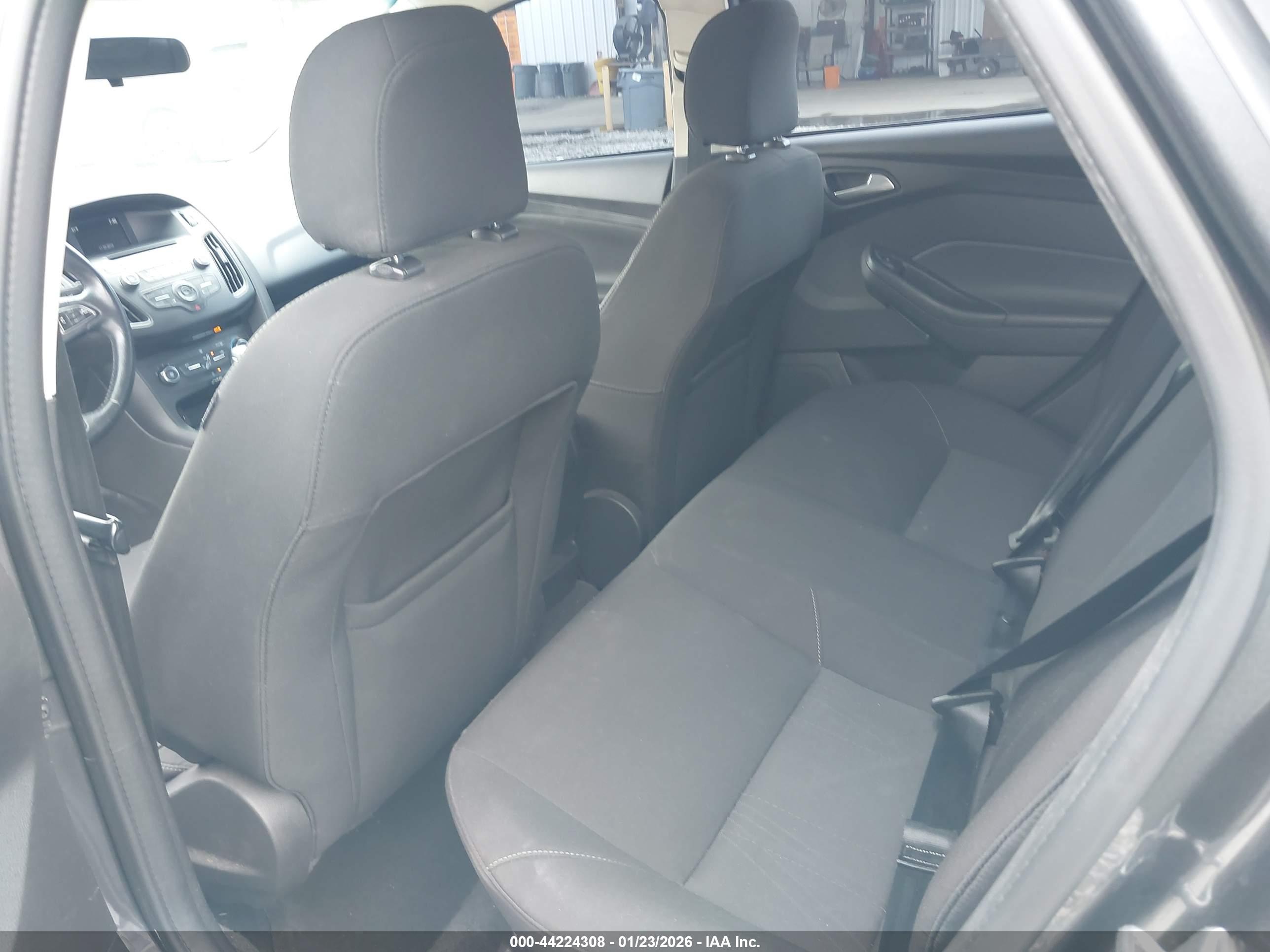 FORD FOCUS image 8