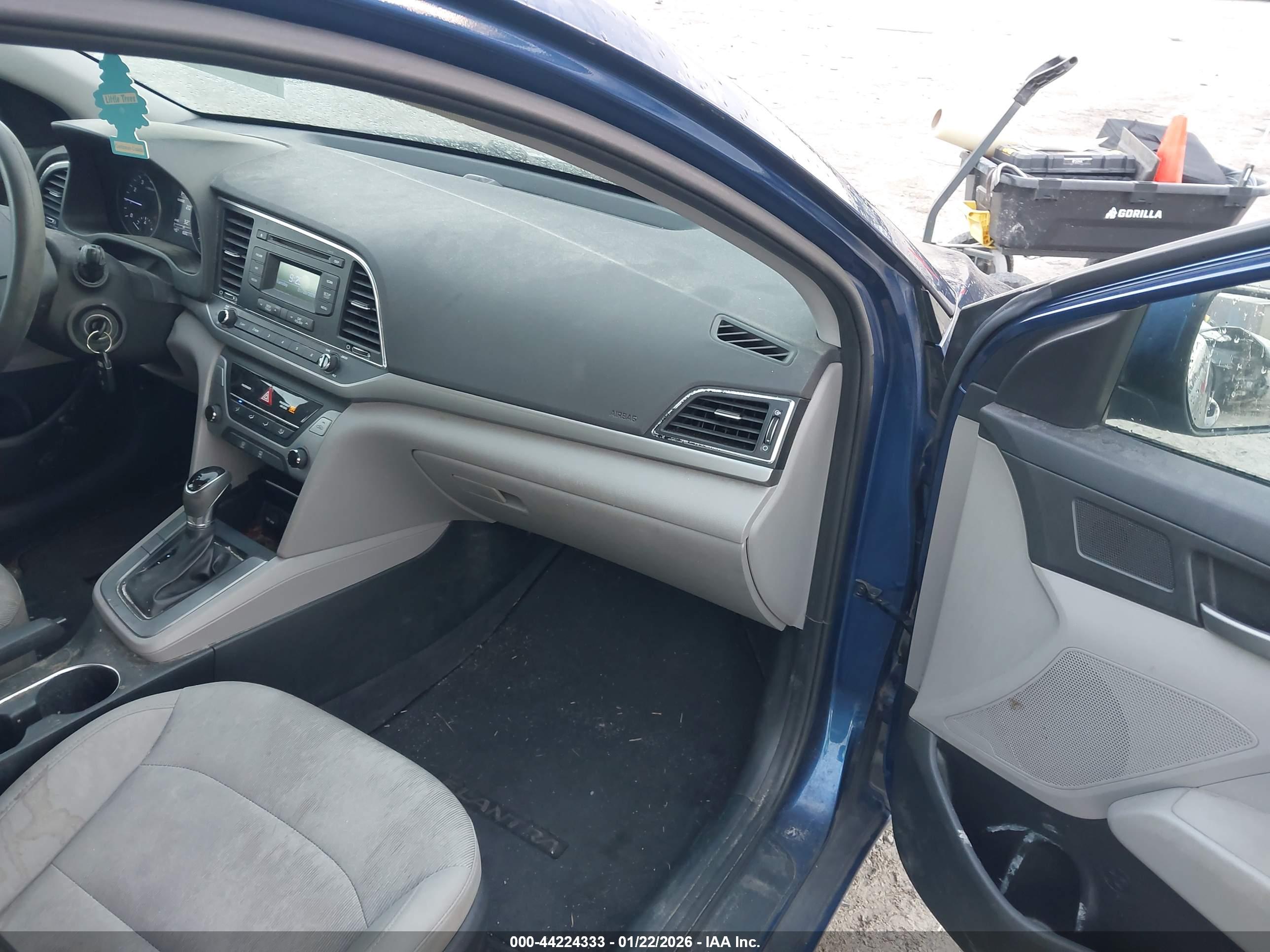 HYUNDAI ELANTRA image 5