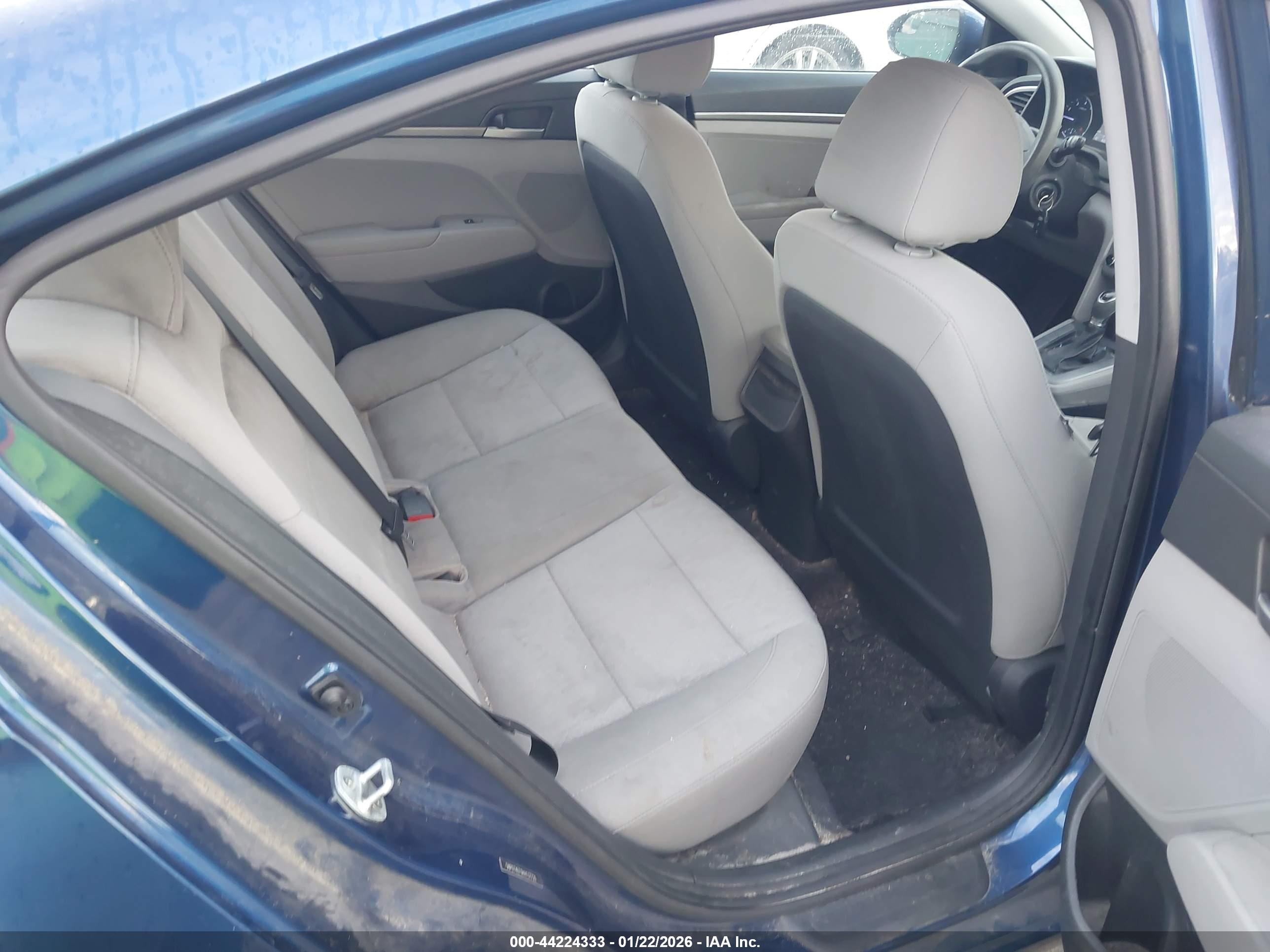 HYUNDAI ELANTRA image 8