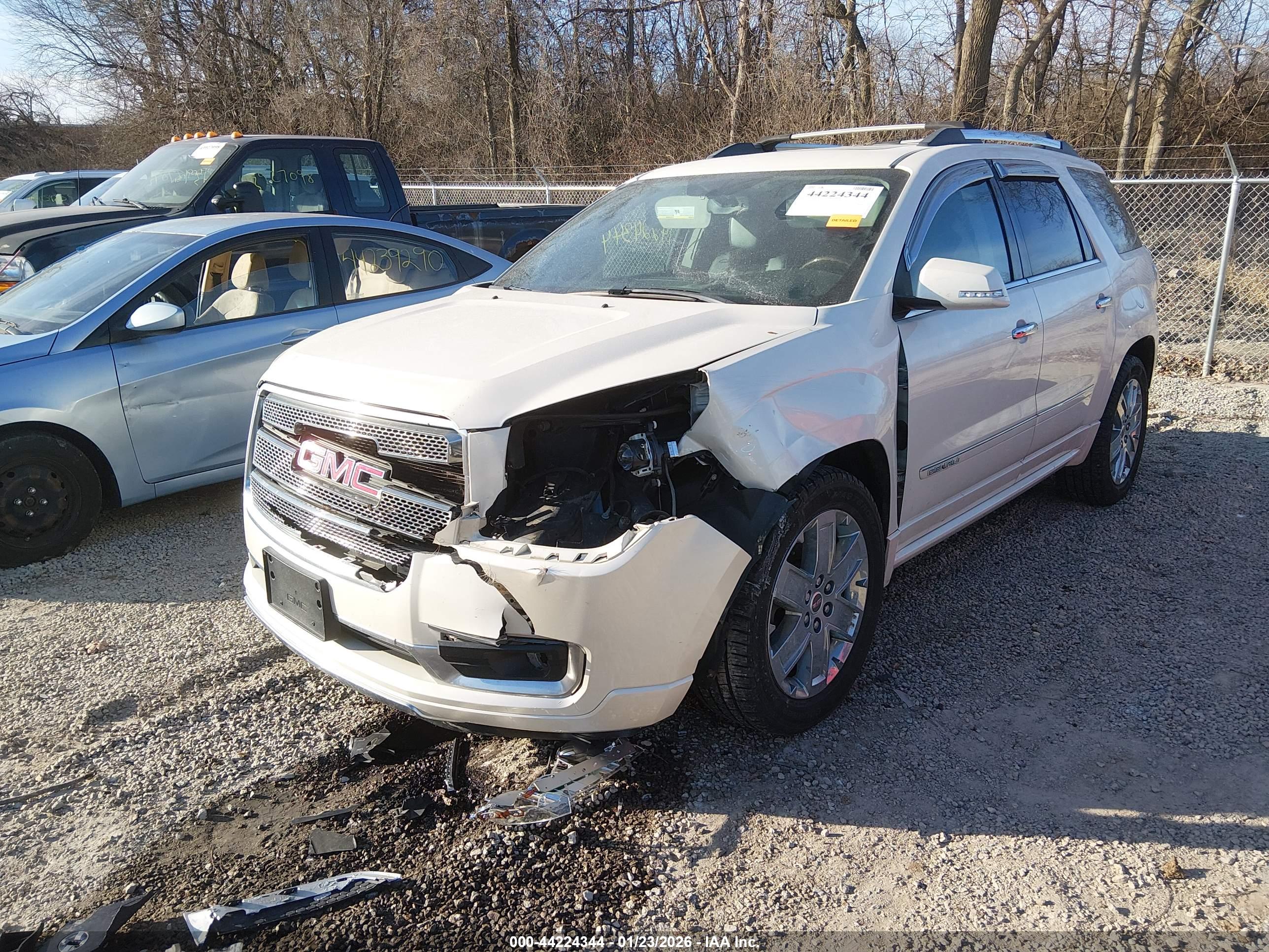GMC ACADIA image 2