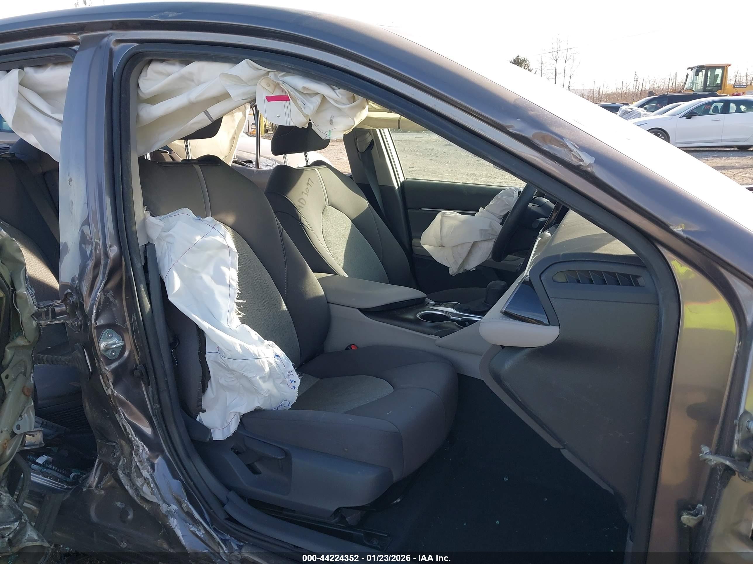 TOYOTA CAMRY image 5