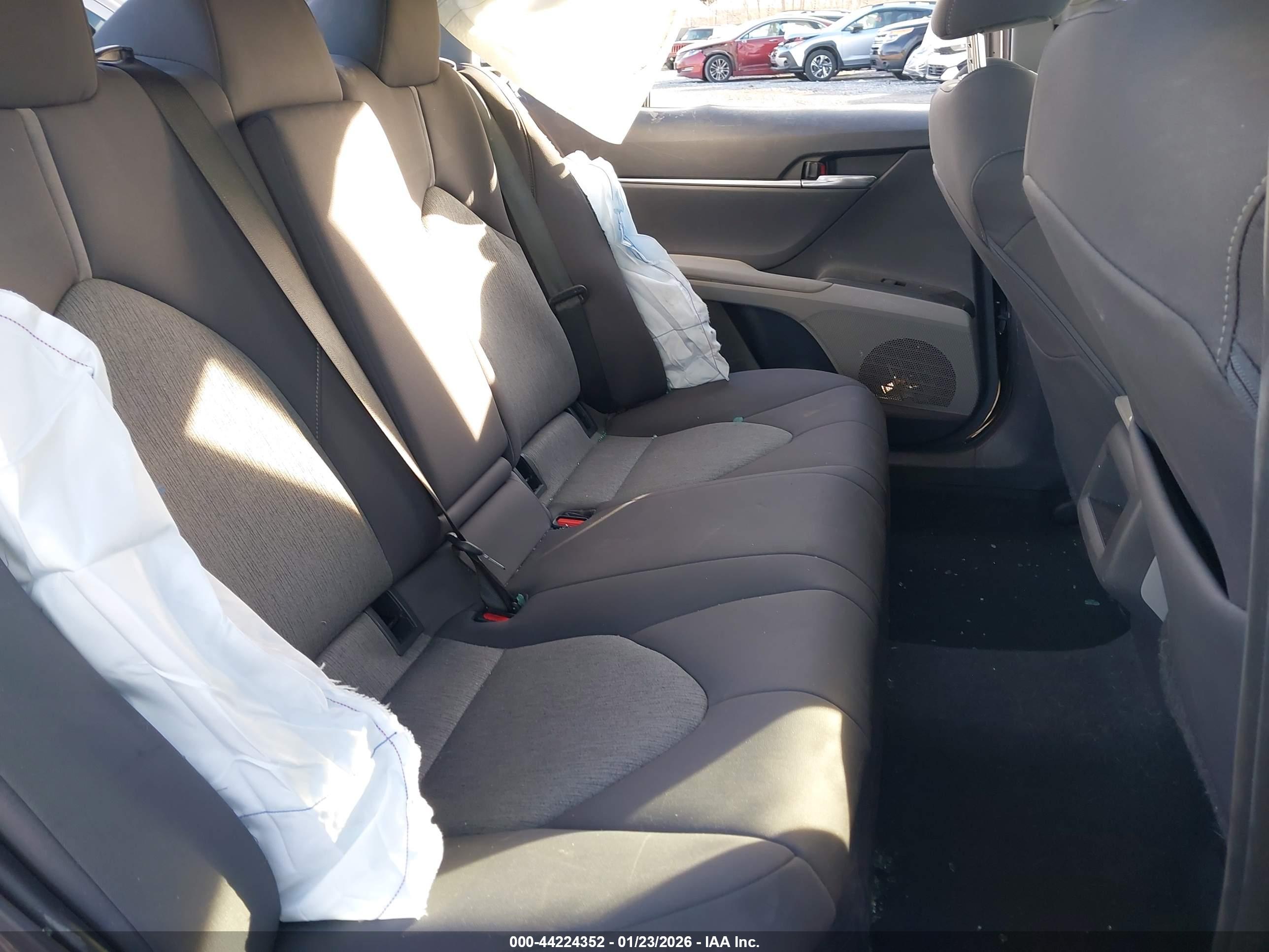 TOYOTA CAMRY image 8