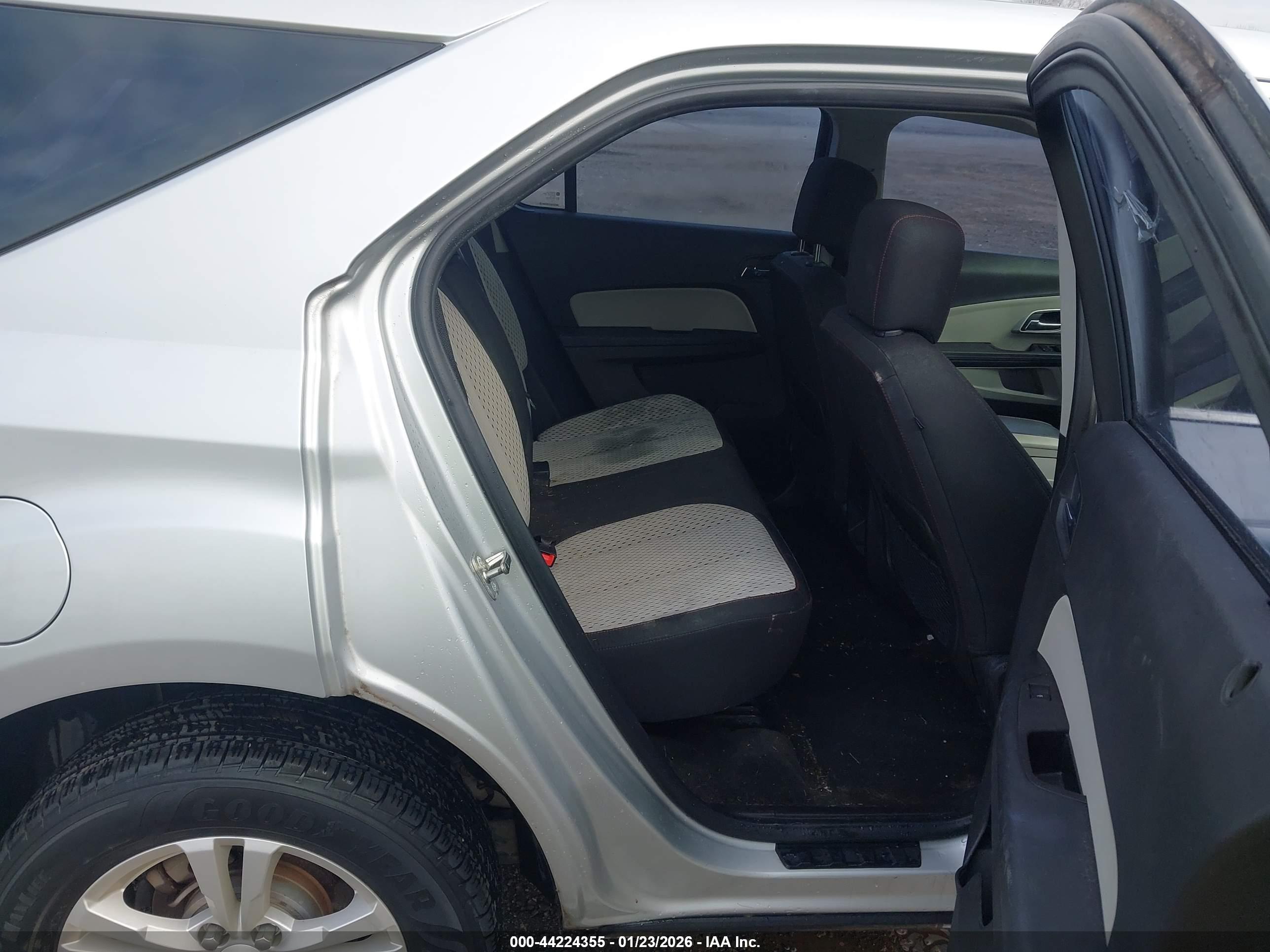 CHEVROLET EQUINOX image 8