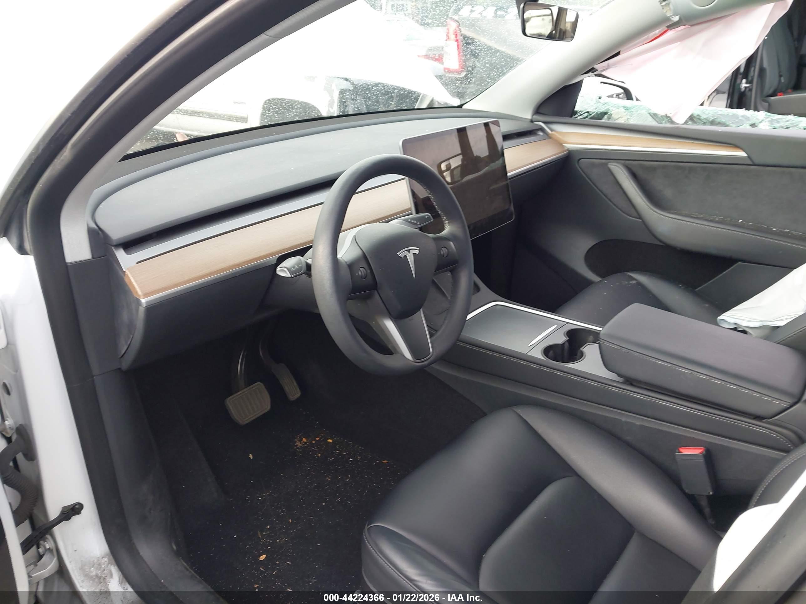 TESLA MODEL image 5